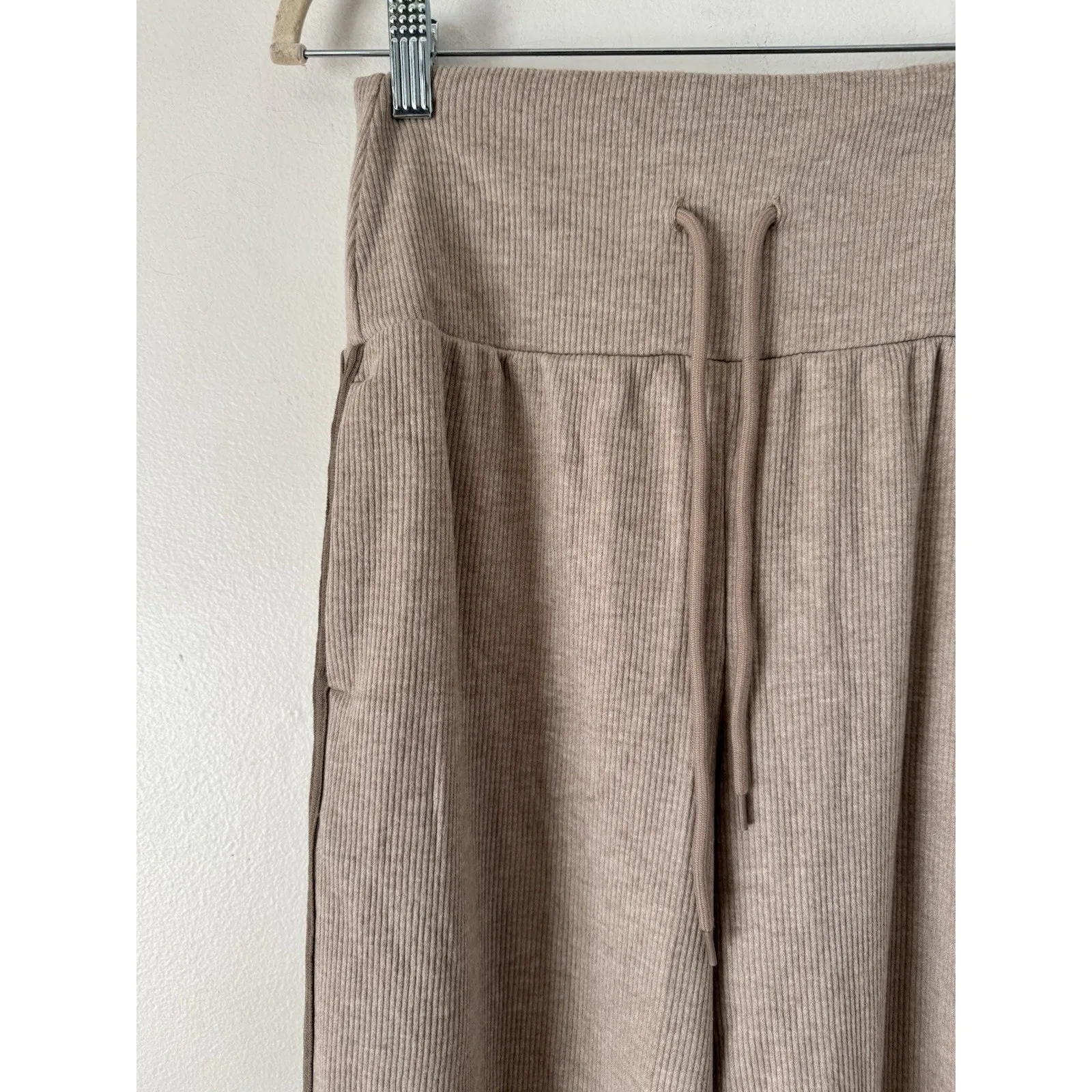 NWOT Halara Ribbed High Waisted Tummy Control Wide Leg Sweatpants Beige XS - Image 6