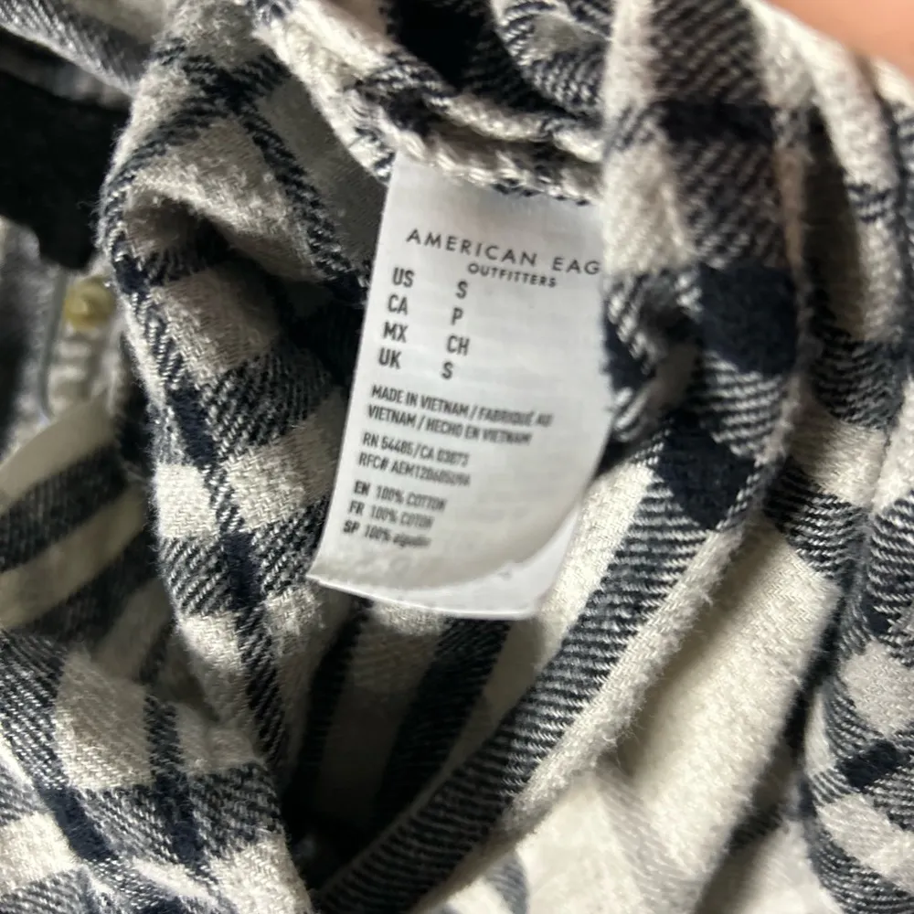 American Eagle Black and White Flannel Shirt Size S - Image 4