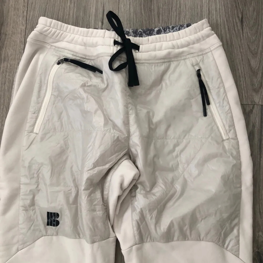 Burton Women’s Amora Hybrid Snow Sweatpants Water Resistant Off White Medium - Image 8