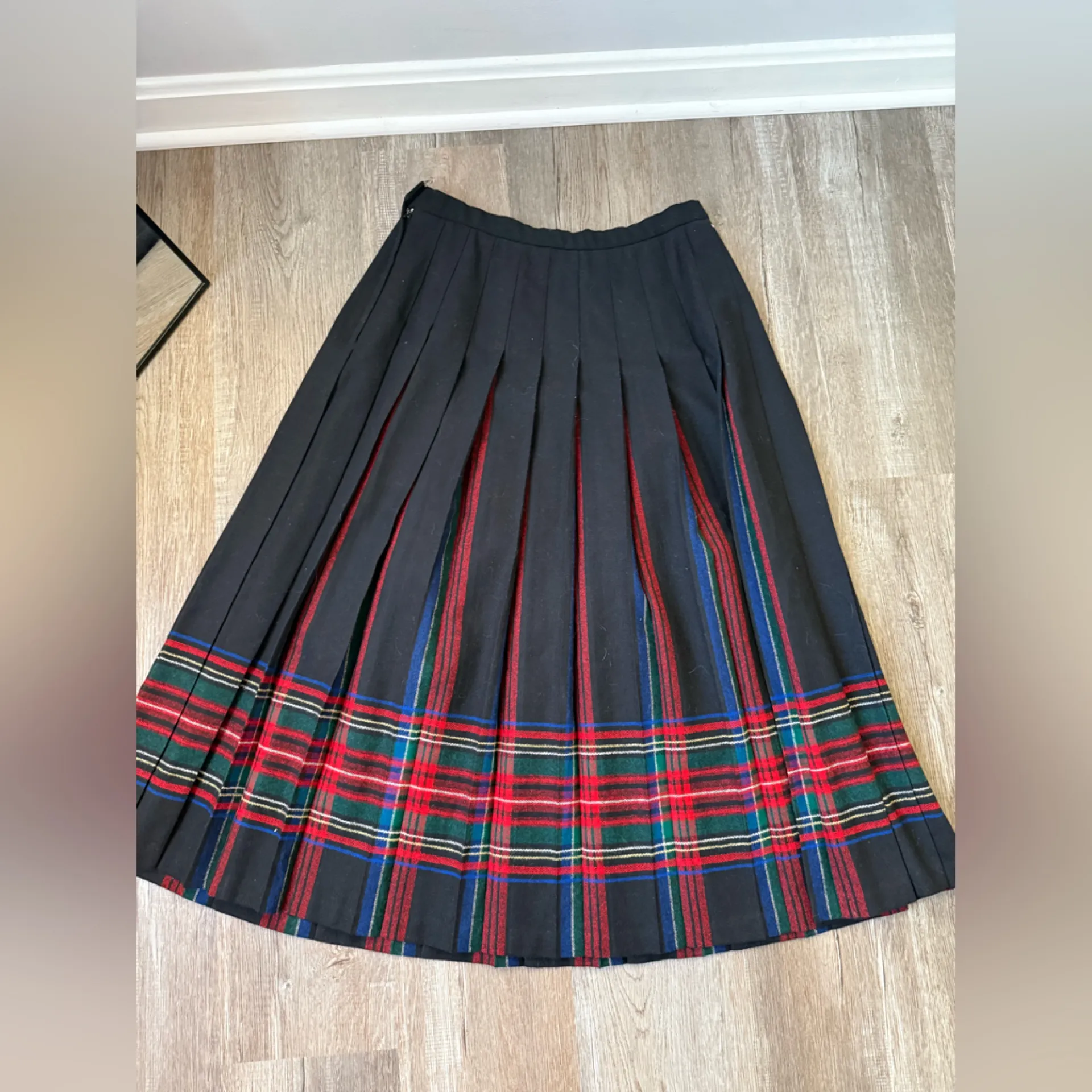 VTG Pendleton Plaid Pleated 100% Wool Skirt Maxi Skirt Christmas Black Size 28 - Image 4