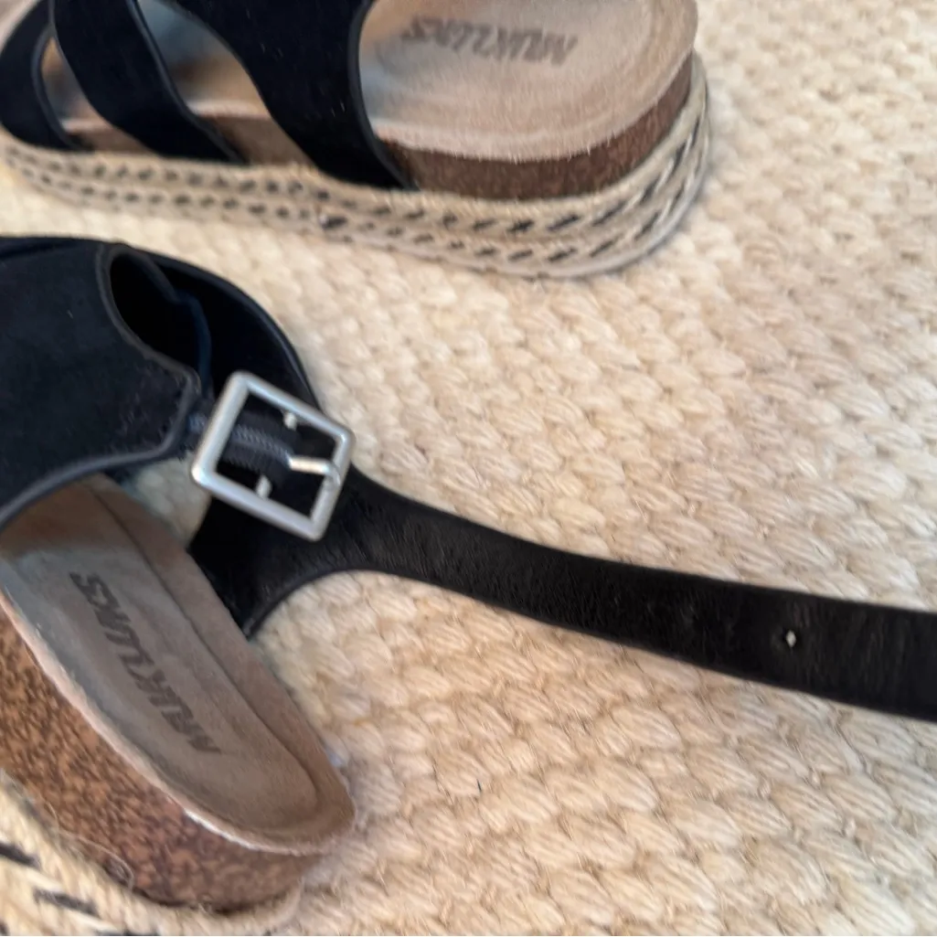 Muk Luks suede platform sandals. Women’s size 39 Black - Image 5