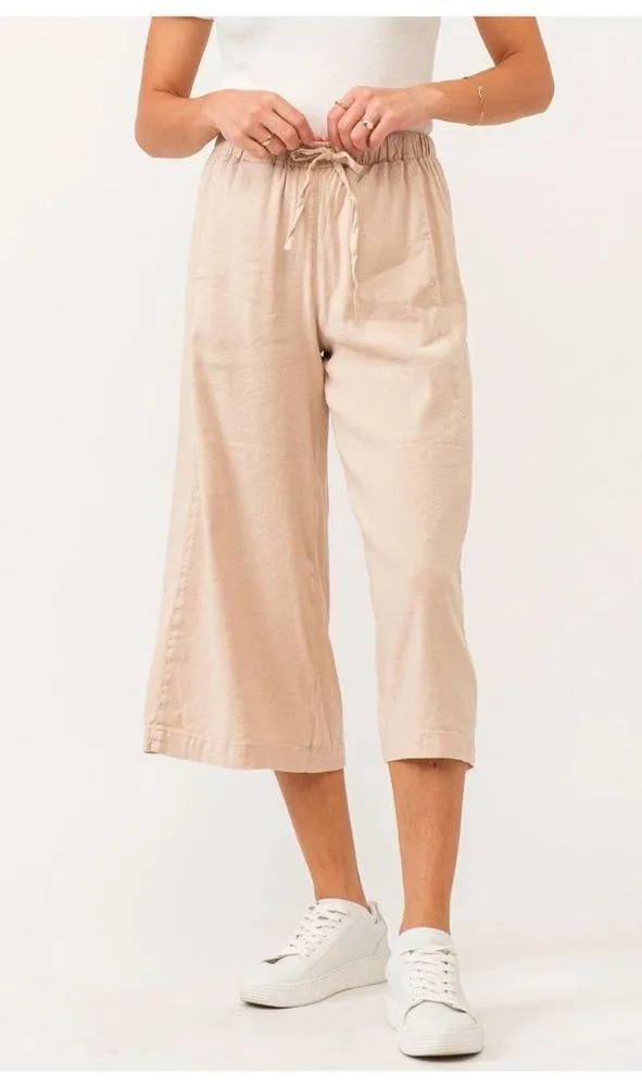 NWT medium Super cropped ladies long short pants, Wide leg - Image 5