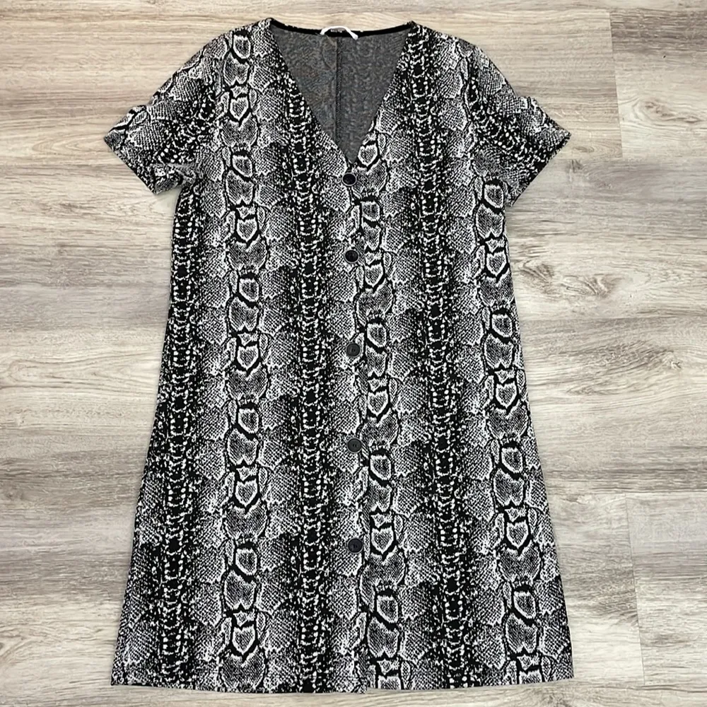 MNG Casual Brown & Off White Snakeskin Button Front V - Image 6