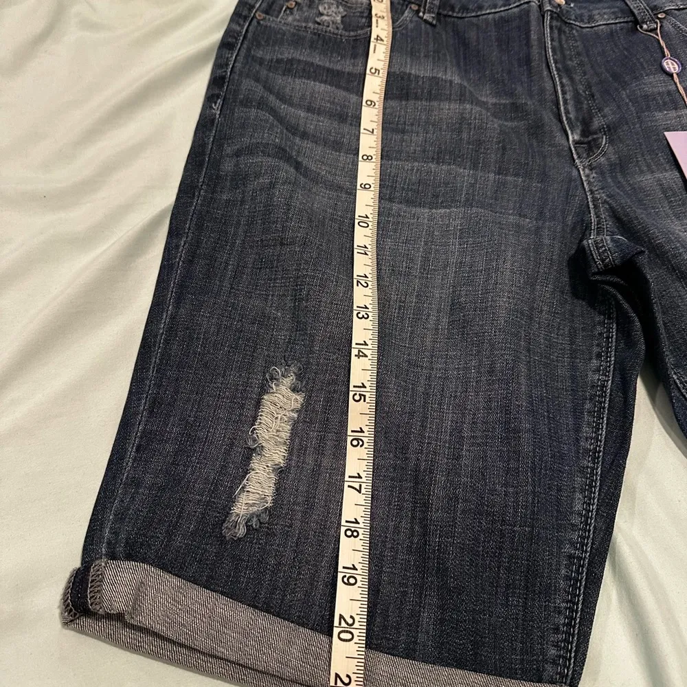 NWT Hot for Hollywood Classic Denim boyfriend Knee Grazer Stretch Shorts. Sz: 14 Blue - Image 5