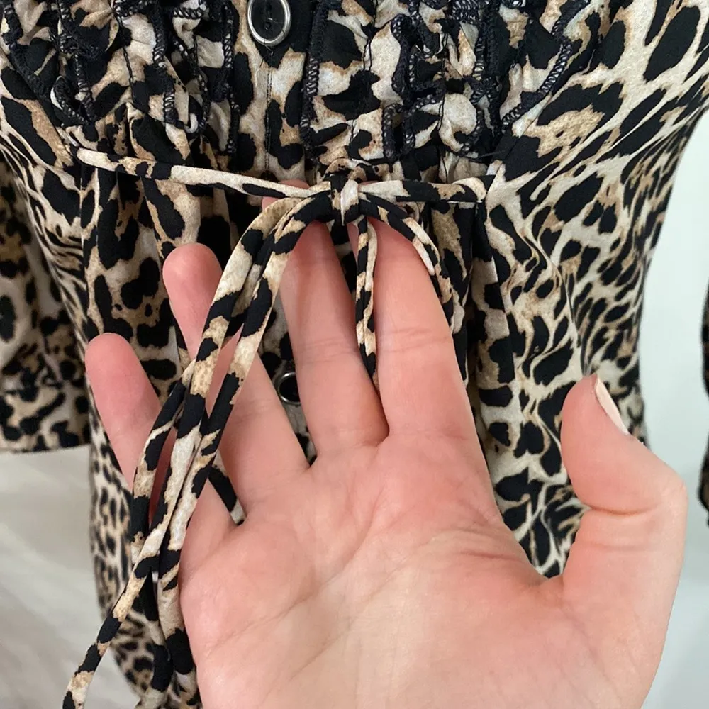 Love + Haight ruffled v - Image 9