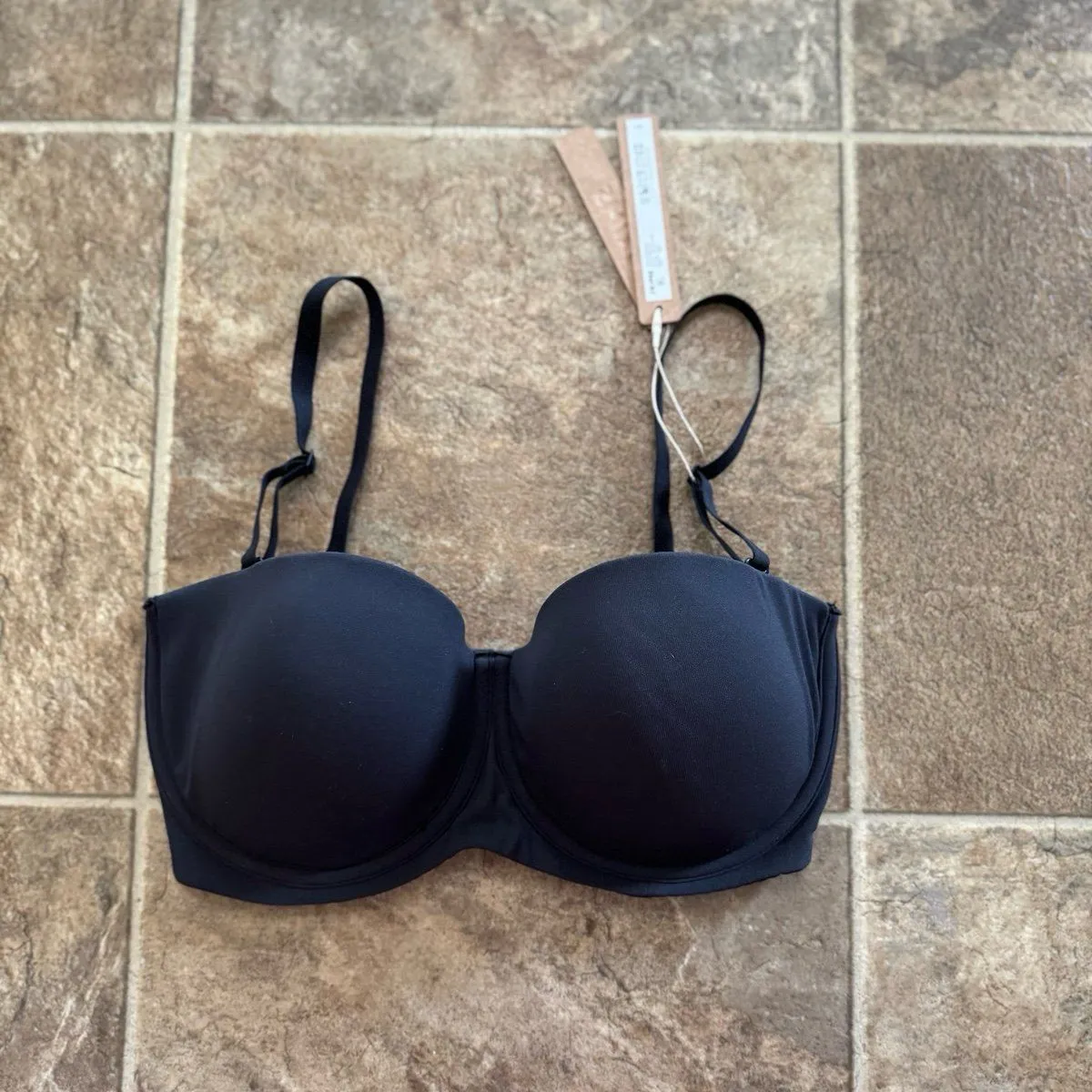 Skims Fits Everybody Strapless Bra Onyx Size 32DD - Image 4