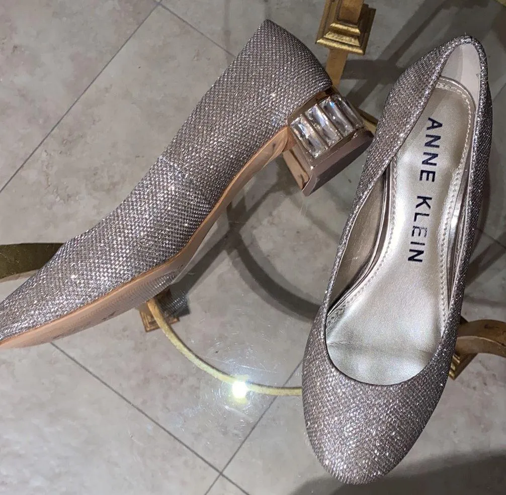 Anne Klein 's Gold Glitter Haedyn Round Toe Pumps - Image 2