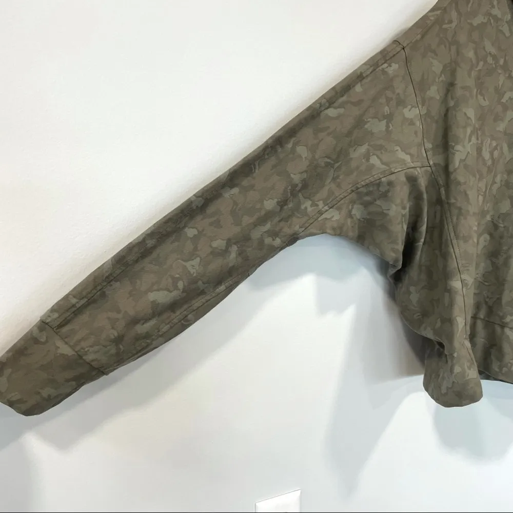 Athleta Cotton Farallon Printed Sweatshirt Size Medium - Image 8