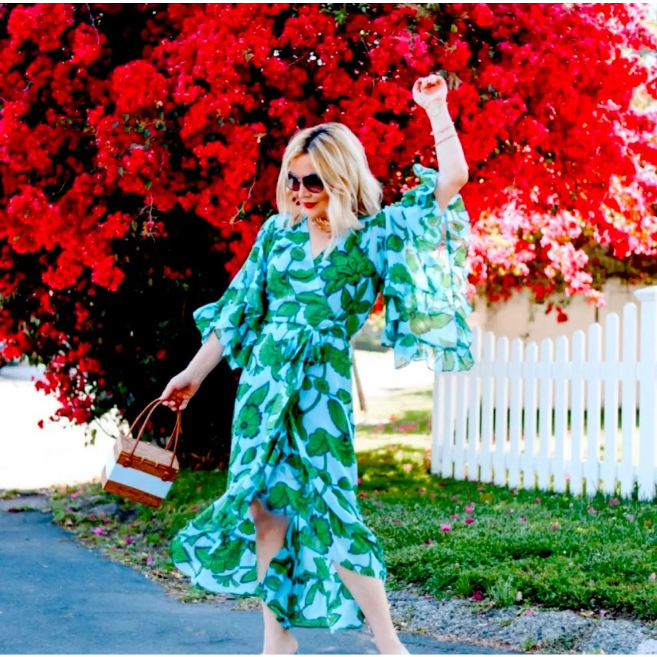 Cabi Dress Size Medium 5815 ‘No Slip’ Wrap Derby Flutter Sleeve Floral Floral - Image 2