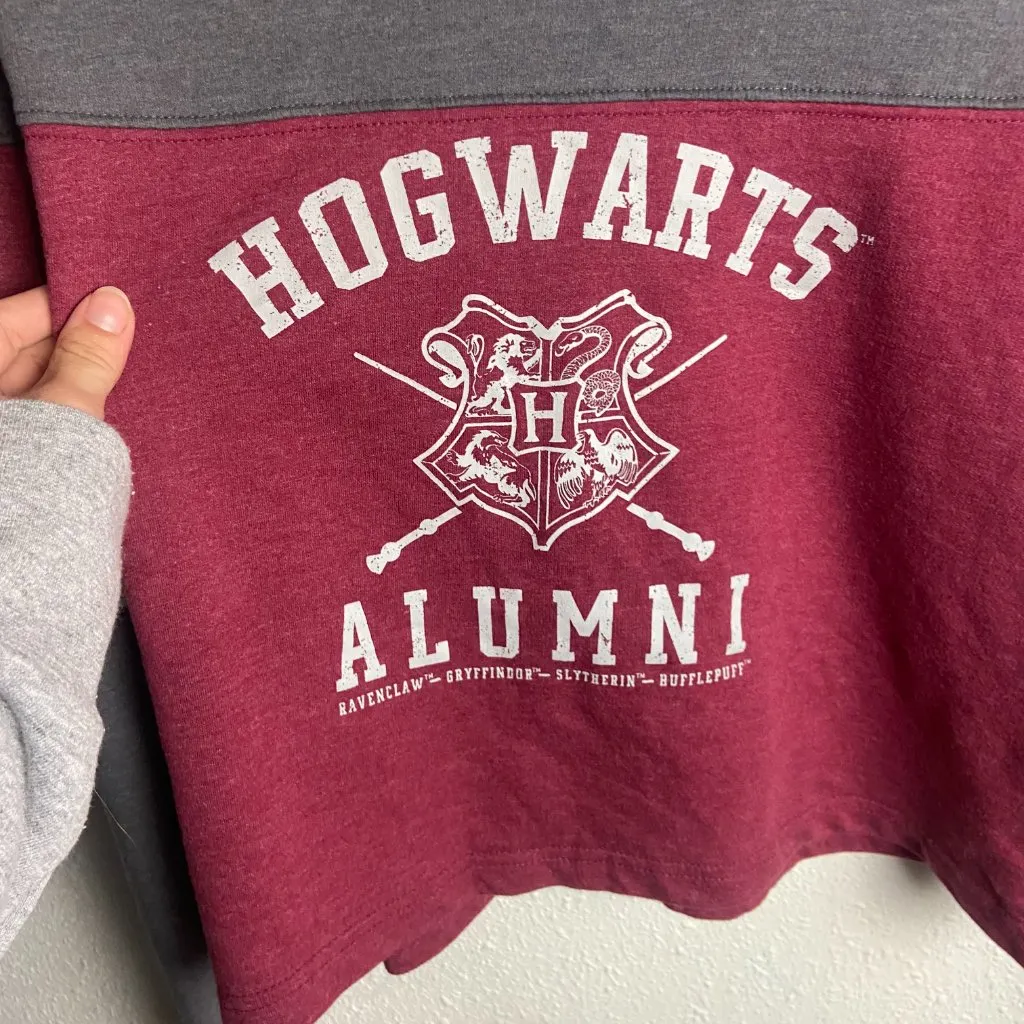 Harry Potter Alumni Size Large Cropped Crew Neck Sweatshirt Burgandy Grey Casual Red - Image 4