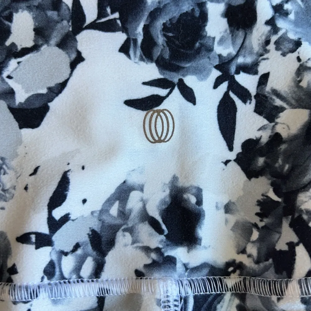 Balance Black Floral Print Capri Leggings - Image 4