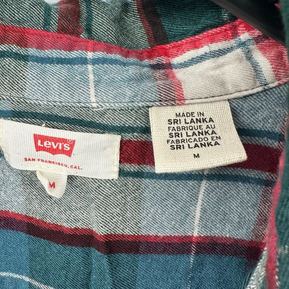 Levi's size Medium long sleeve plaid flannel button up shirt blouse top blue red - Image 3