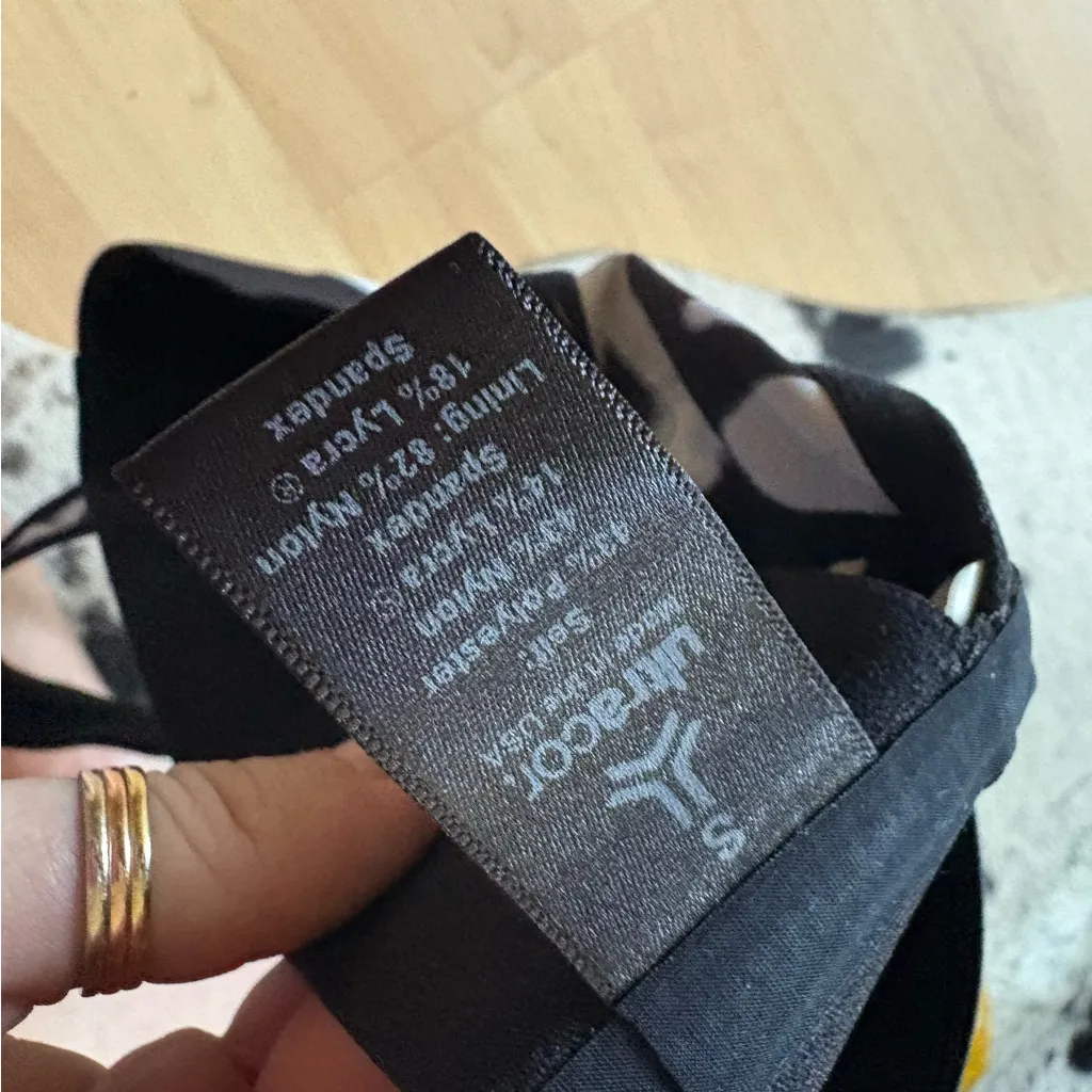 ULTRACOR Women's Black Graffito Terrain Cut Out Sports Bra Size Small - Image 8