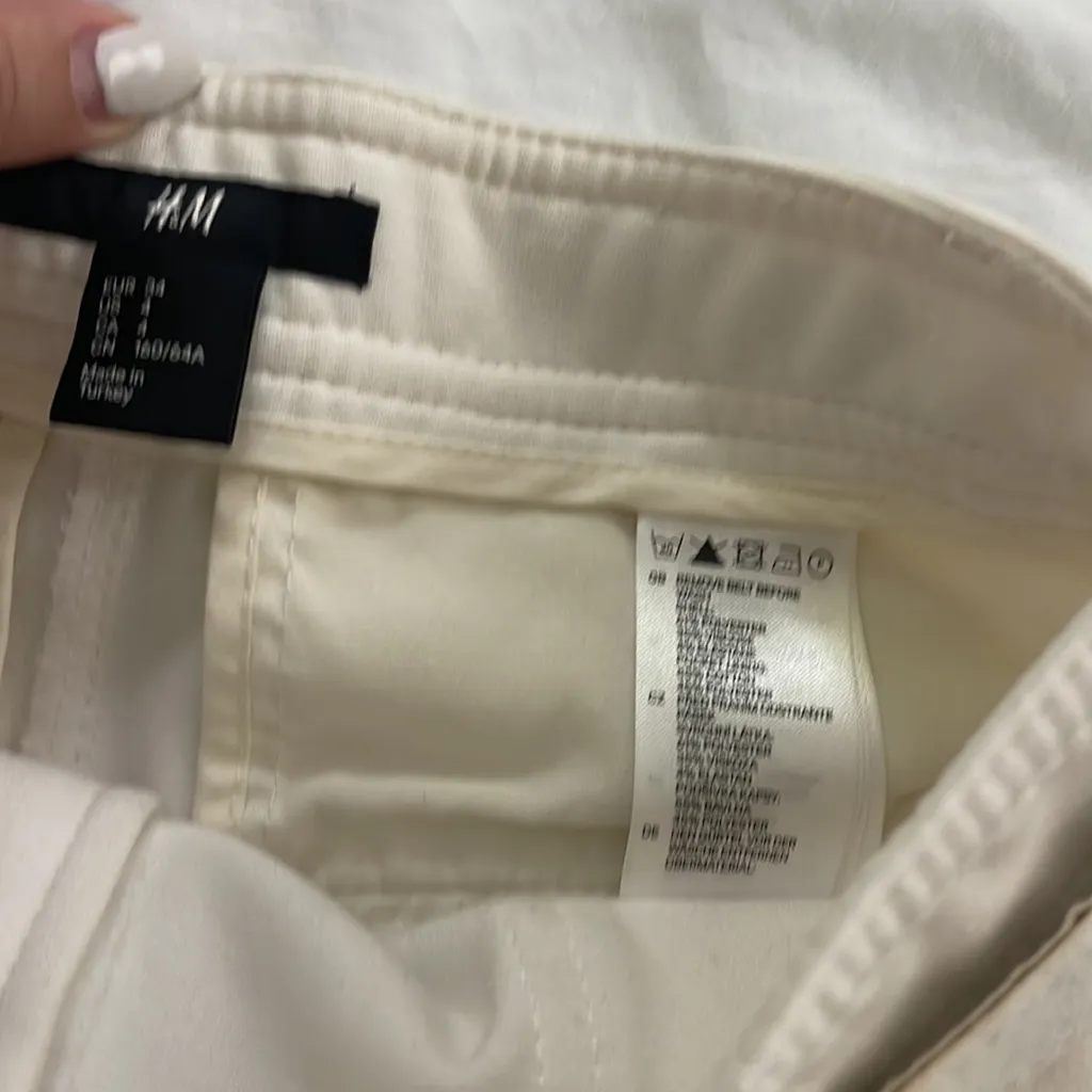 H&M women US 4 High waist ivory shorts with belt gold accent elegant fabric Y2K - Image 3