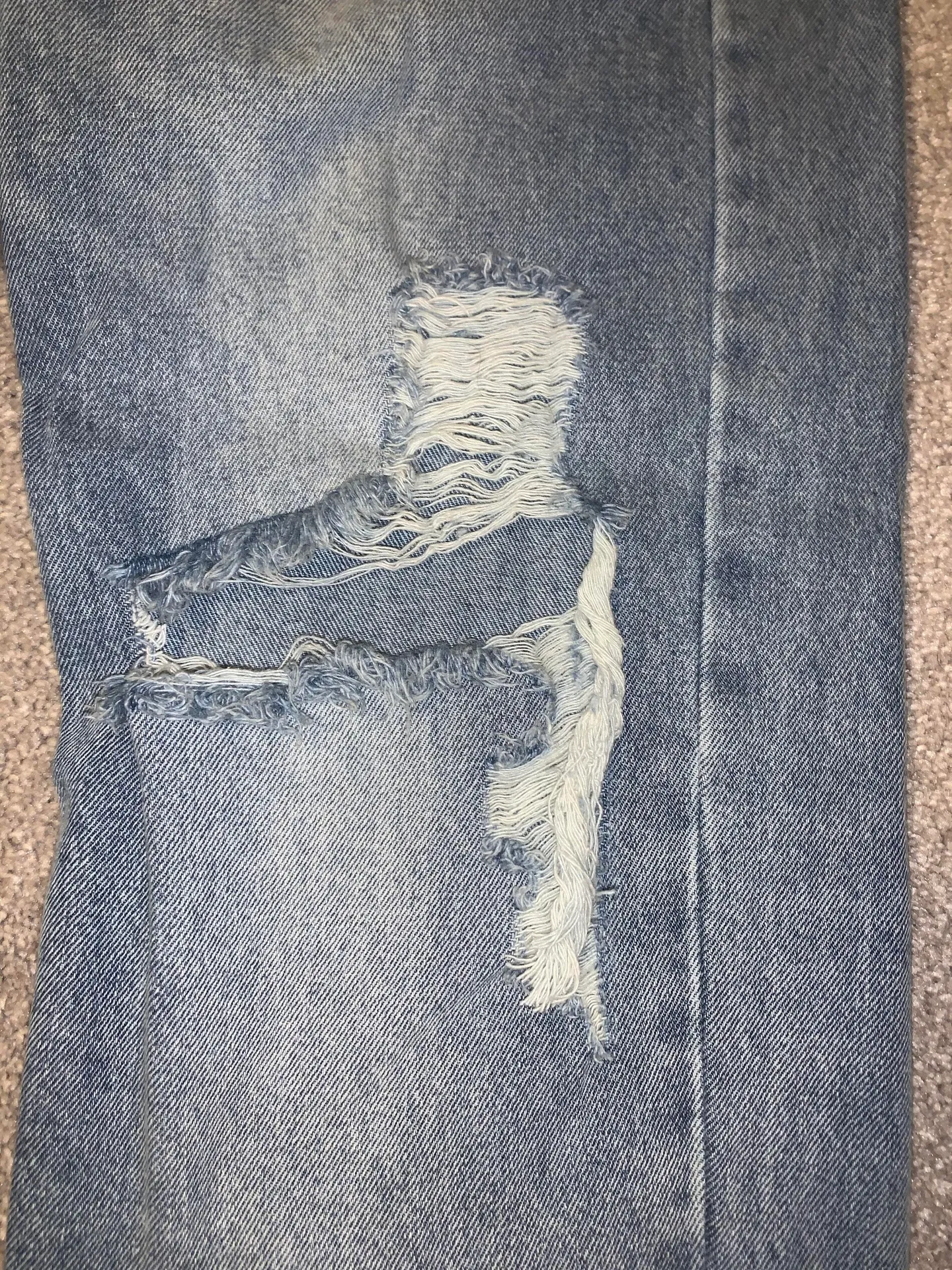 Light Wash Ripped Mom Jeans Blue Size 6 - Image 6