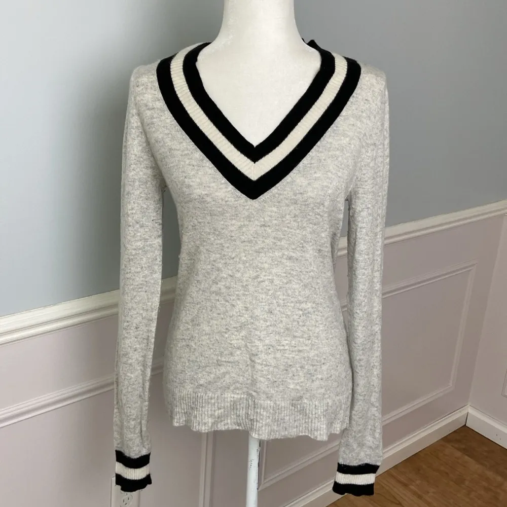 Margaret O'Leary V Neck Varsity Stripe Cashmere Sweater Grey Blue Size Medium - Image 9