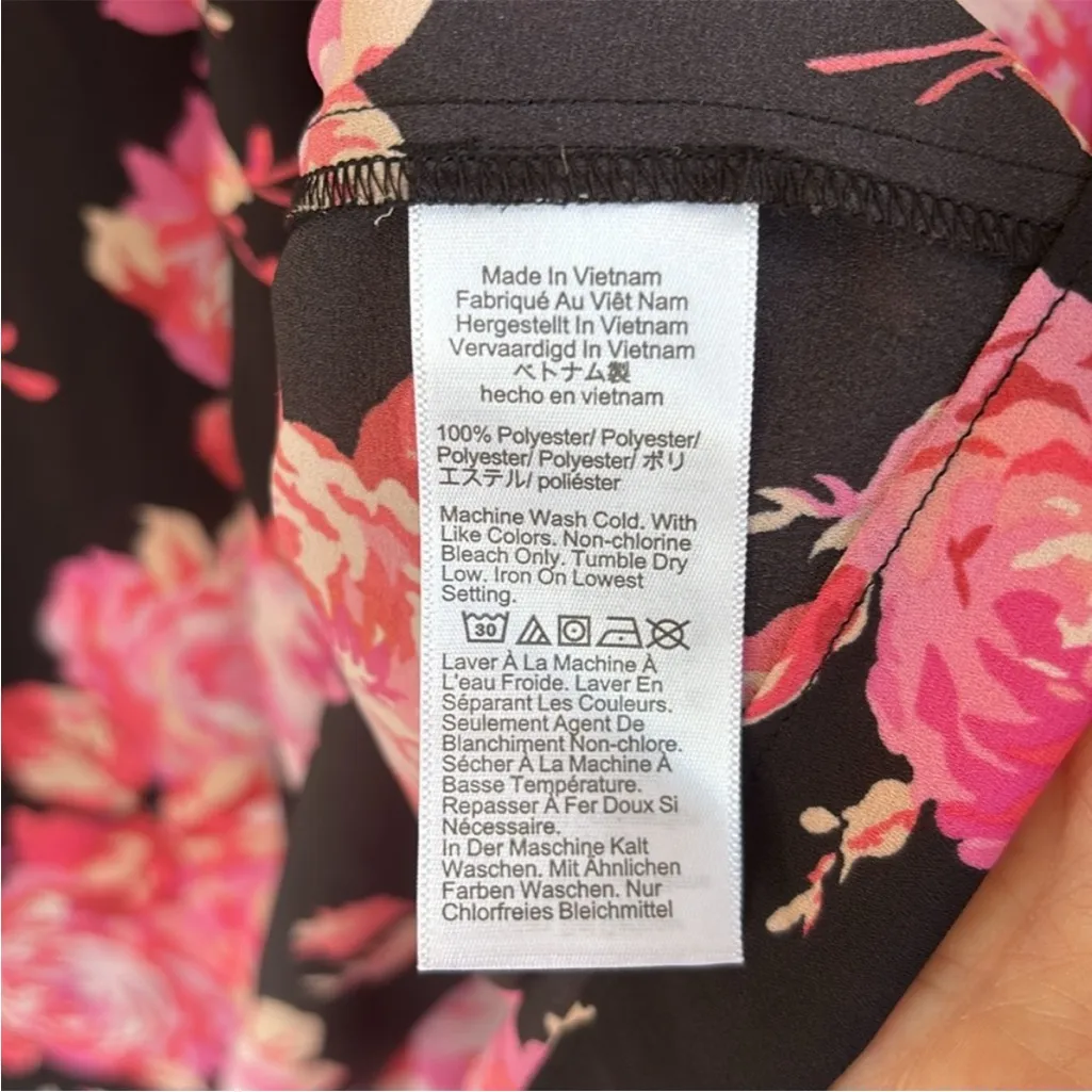 Like New J. Crew Tie Neck Long Sleeve Top
Midnight Rose Size Large - Image 8