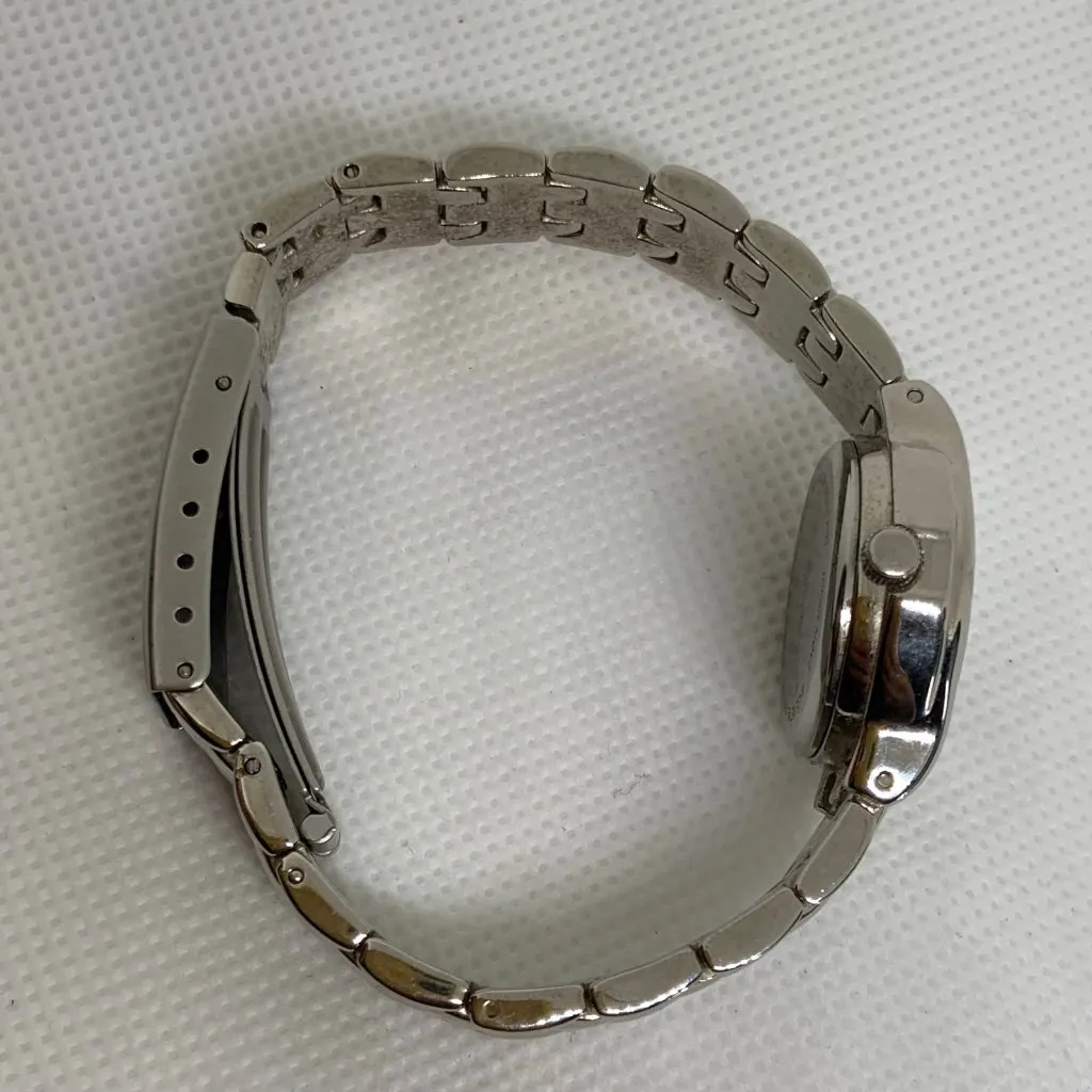 Jaclyn smith women silver tone date watch black dial 24mm round 6” running - Image 6