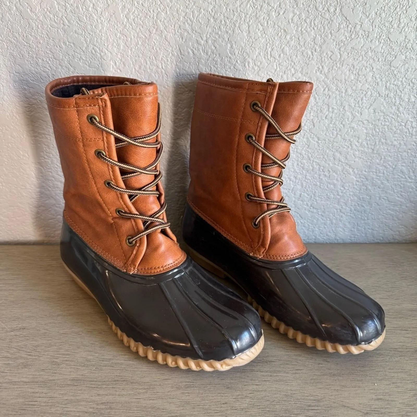 Duck Boots Tan Brown Waterproof Lace Up Round Toe Comfortable Lightweight Size 7 - Image 2