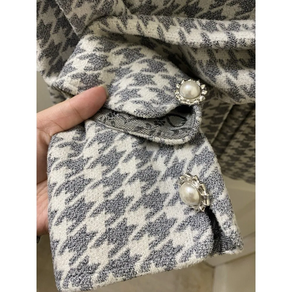 St.John Collection Sz 12 White Gray Houndstooth Knit Pearl Button Jacket Blazer - Image 6