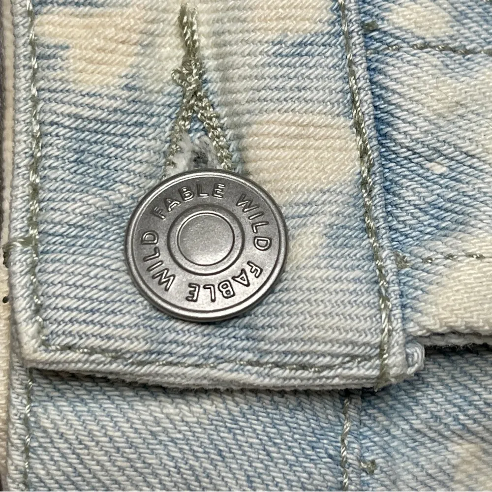 WILD FABLE light wash bleach high waisted shorts hidden button fly - Image 8