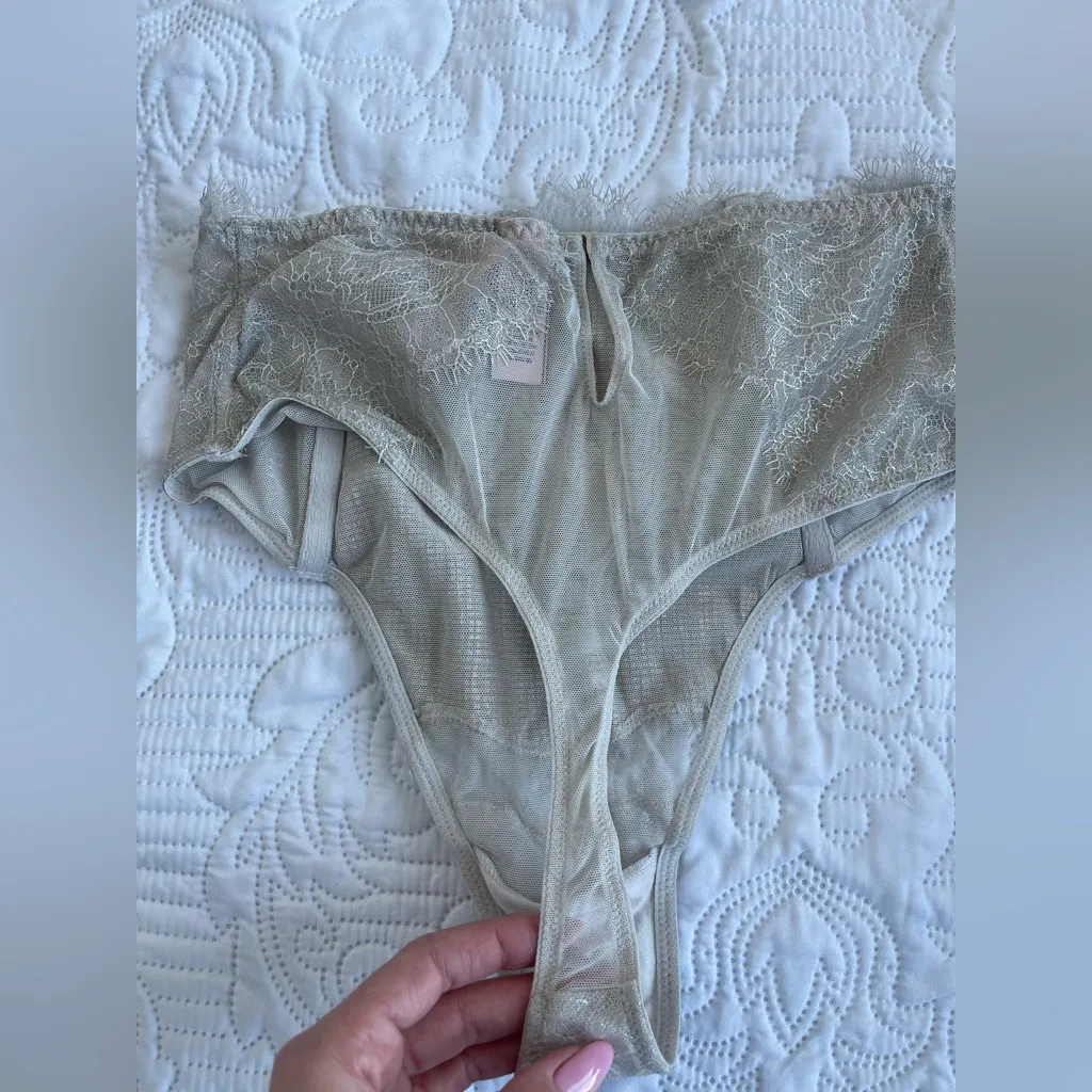 NWT Victoria's Secret DREAM ANGELS 32D  GOLD FOIL BRA SET WITH THONGS S - Image 7