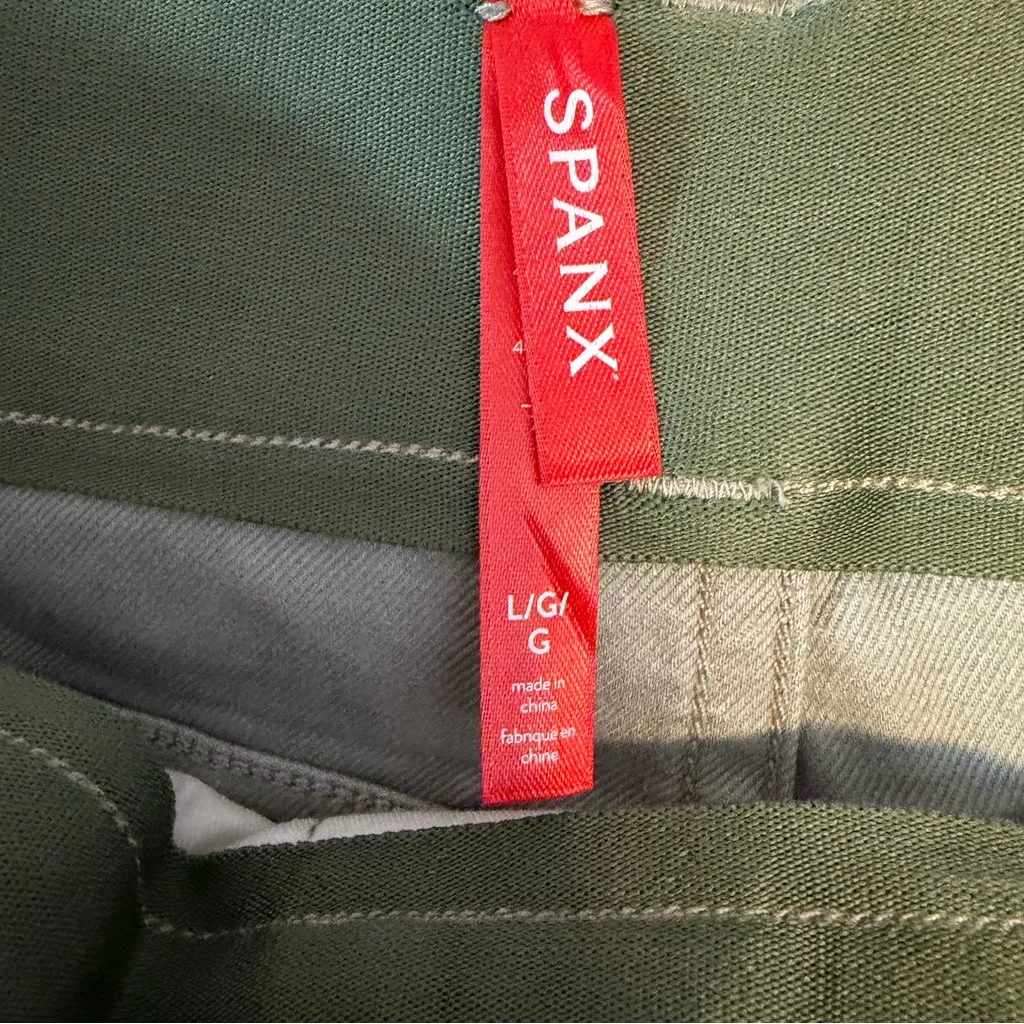 Spanx Stretch Twill Camo Shorts size Large pull on tummy shaping 4-way stretch - Image 5