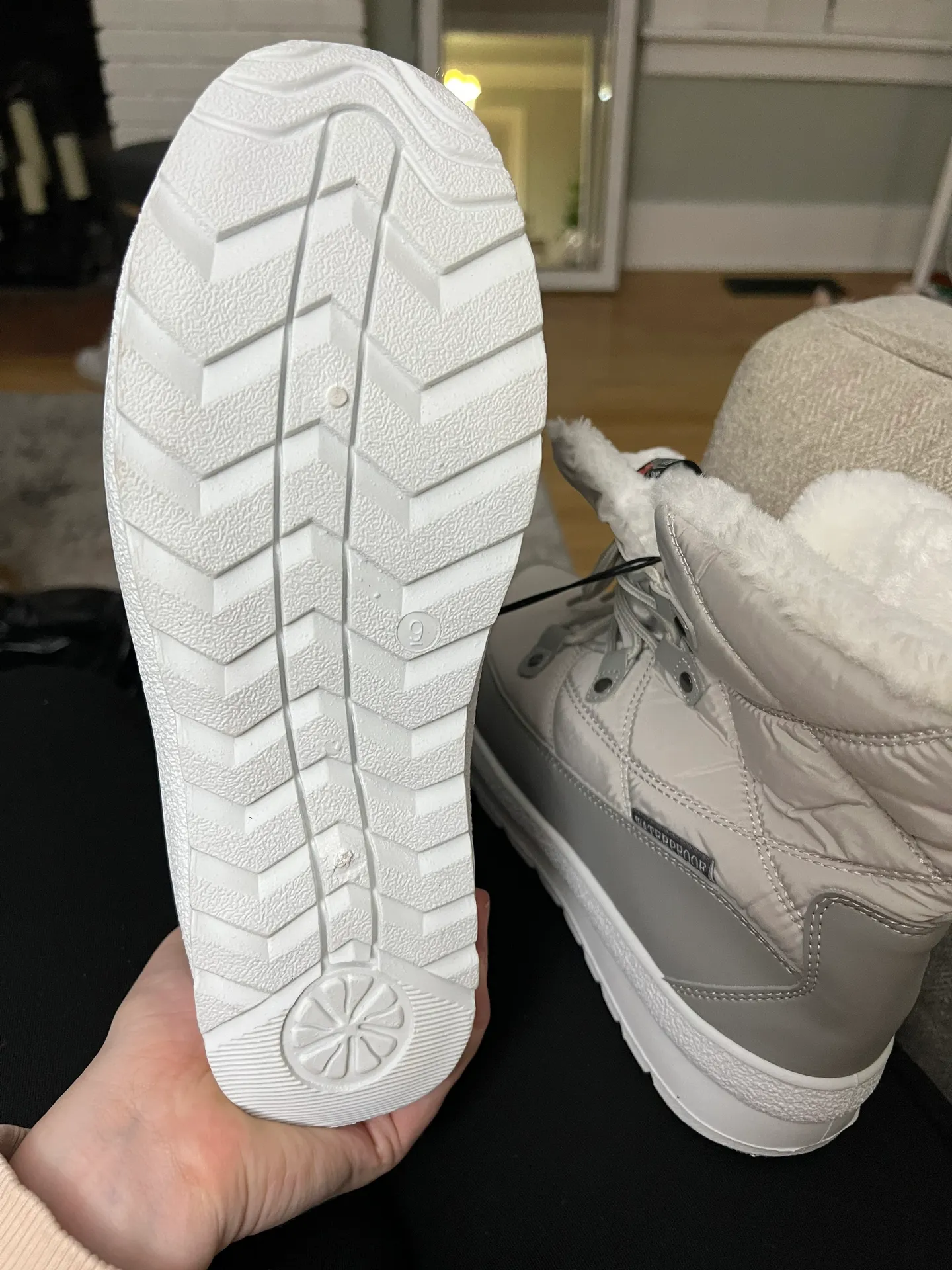 White 3m Insulated Winter Boots Size 9 - Image 2