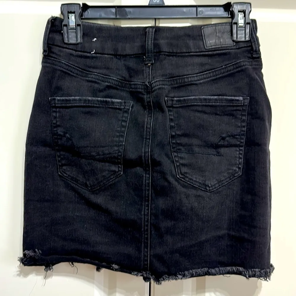 American Eagle Ne(x)t Level Stretch Distressed Denim Mini Skirt in Black Size 2R - Image 2