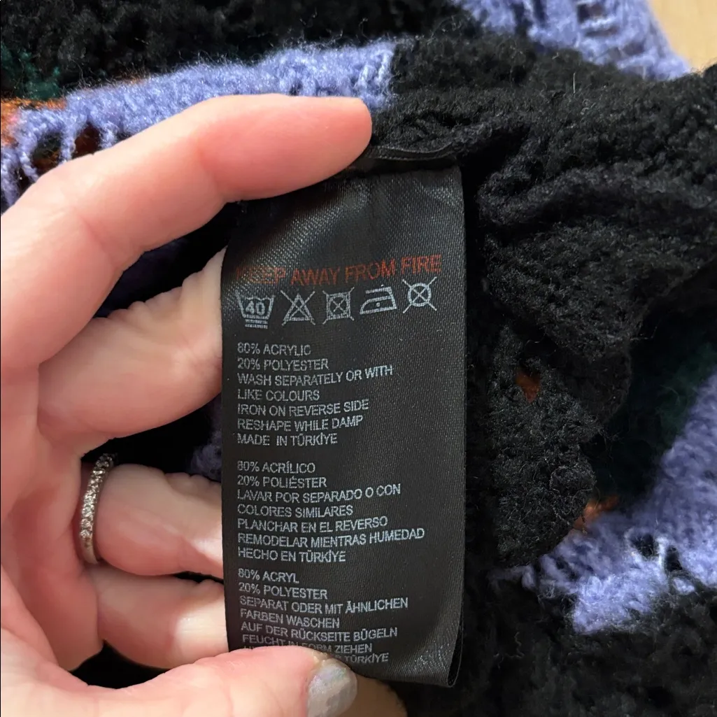 Urban Outfitters Crochet Crop Top Long Sleeved Colorful Size Medium - Image 6