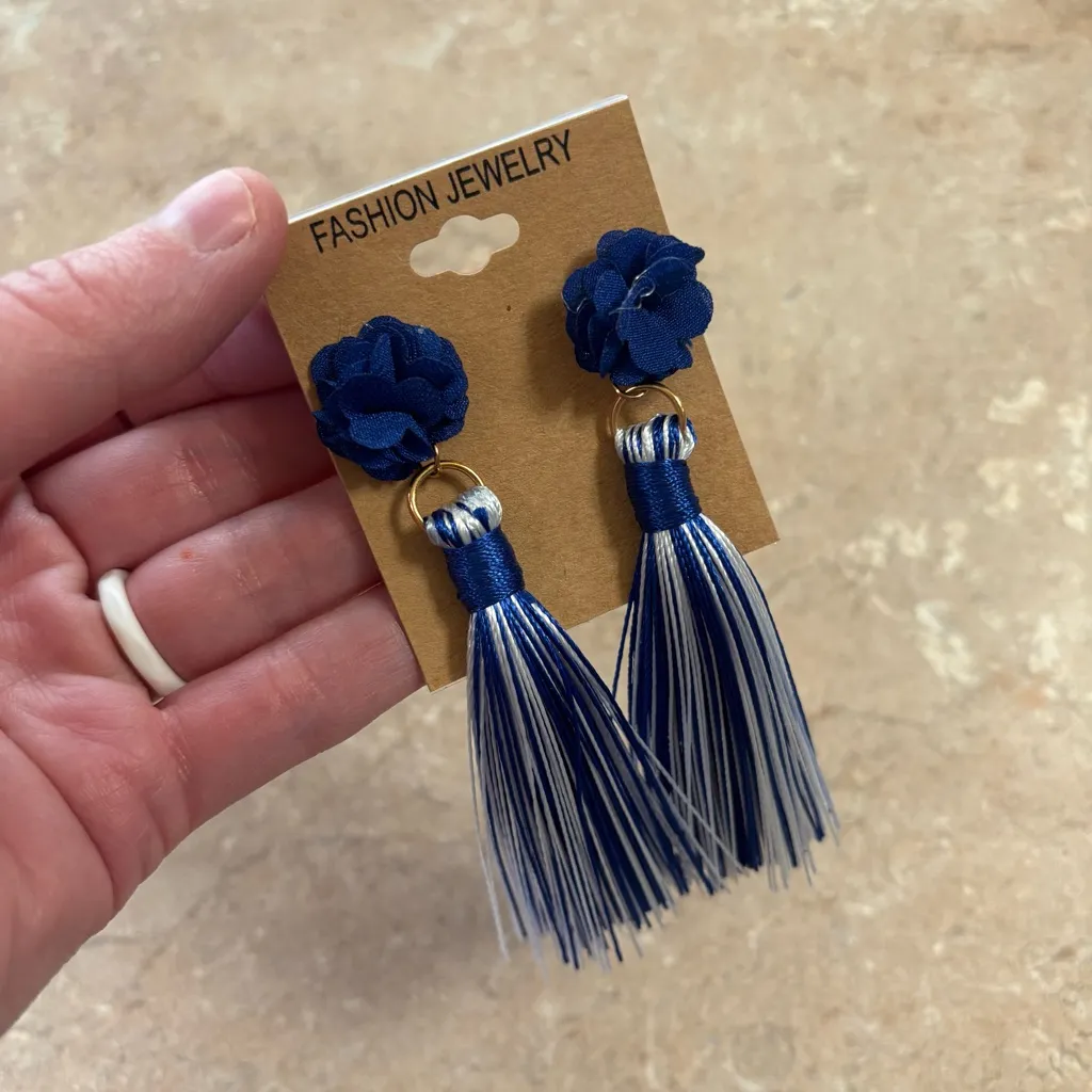 Blue White Floral Tassel Earrings NEW - Image 2