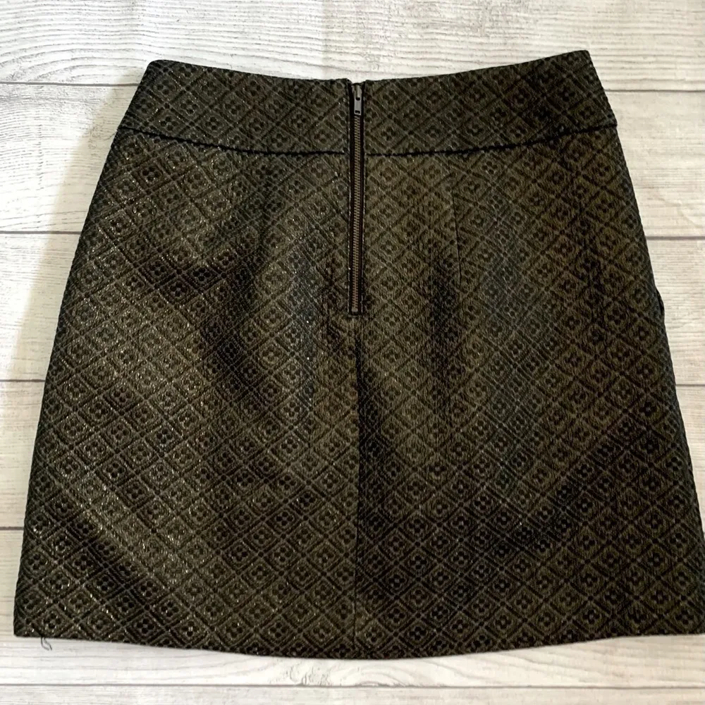 Ann Taylor Loft Black Jacquard Mini Skirt in Size 2P - Image 4