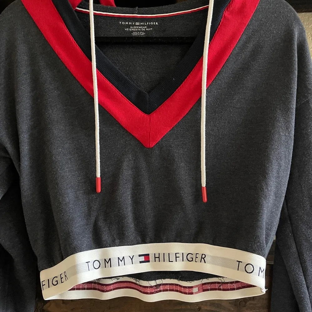 Urban outfitters Tommy Hilfiger cropped hoodie - Image 3