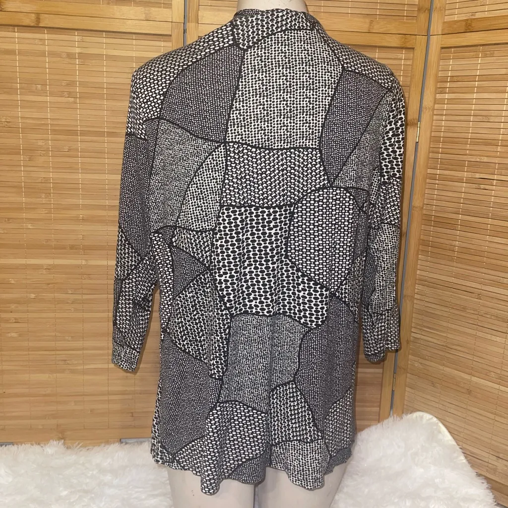 Notations black white abstract open front cardigan top 3/4 sleeves woman’s small - Image 3