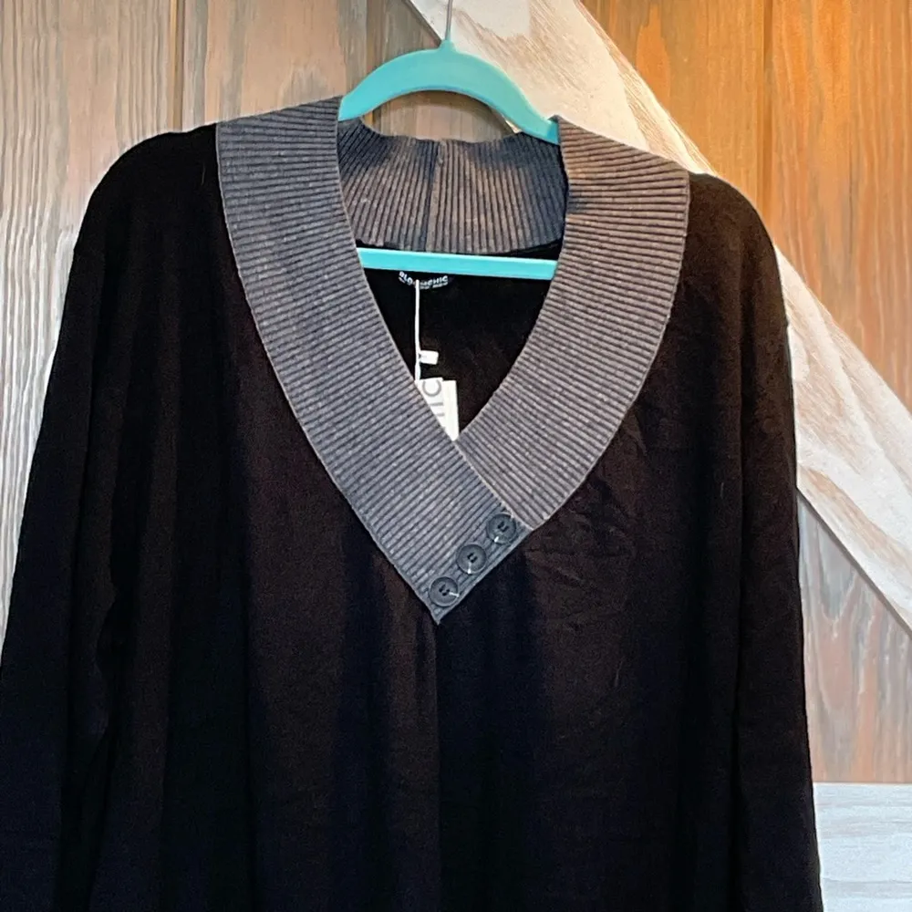 BloomChic Black With Contrasting Gray V - Image 6