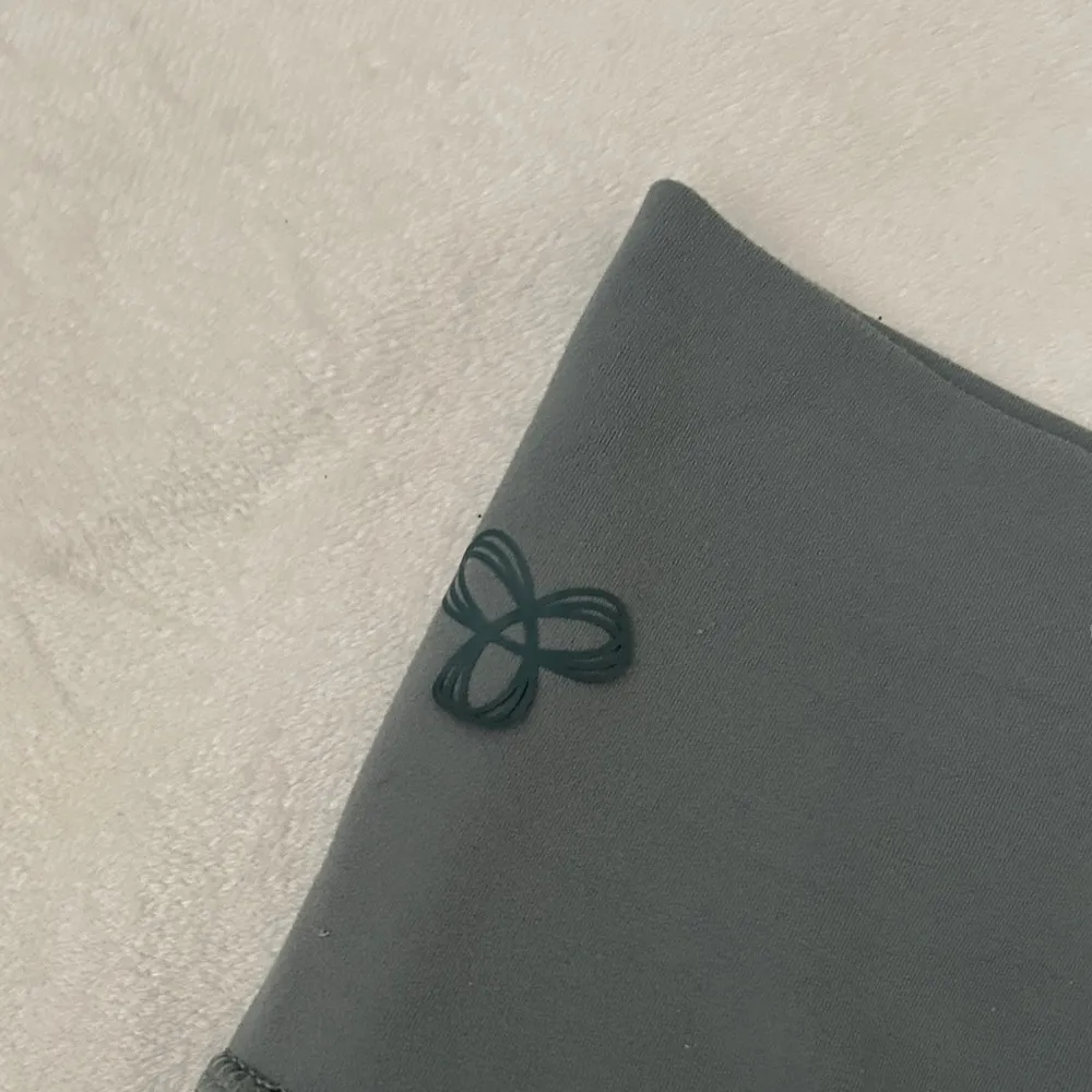 Aritzia TNA Cropped Blue Leggings Medium - Image 3