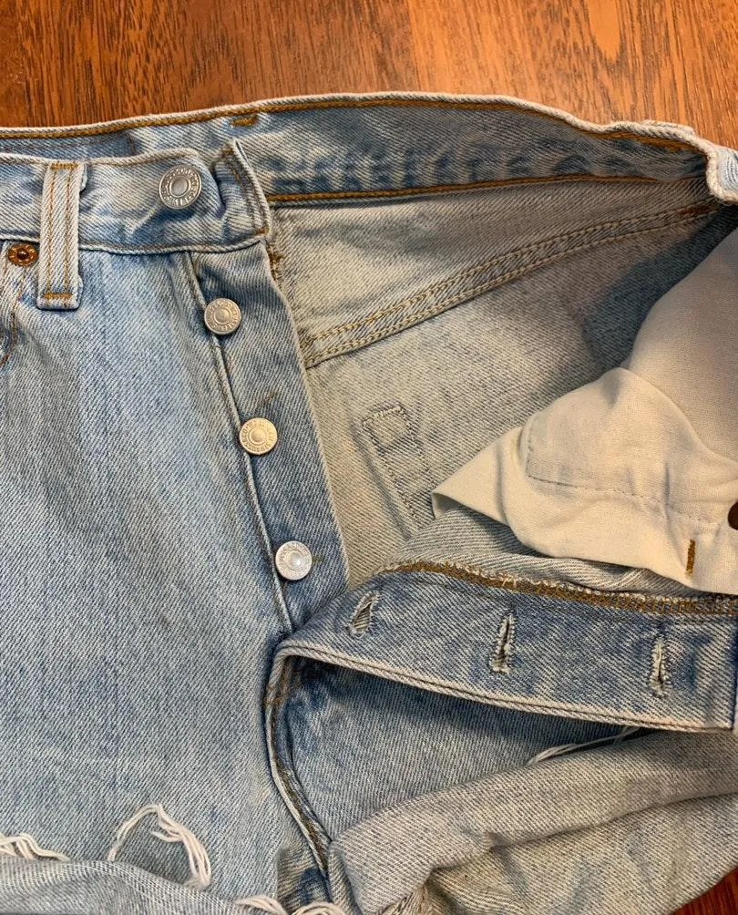 Levi’s 501 Shorts - Image 4