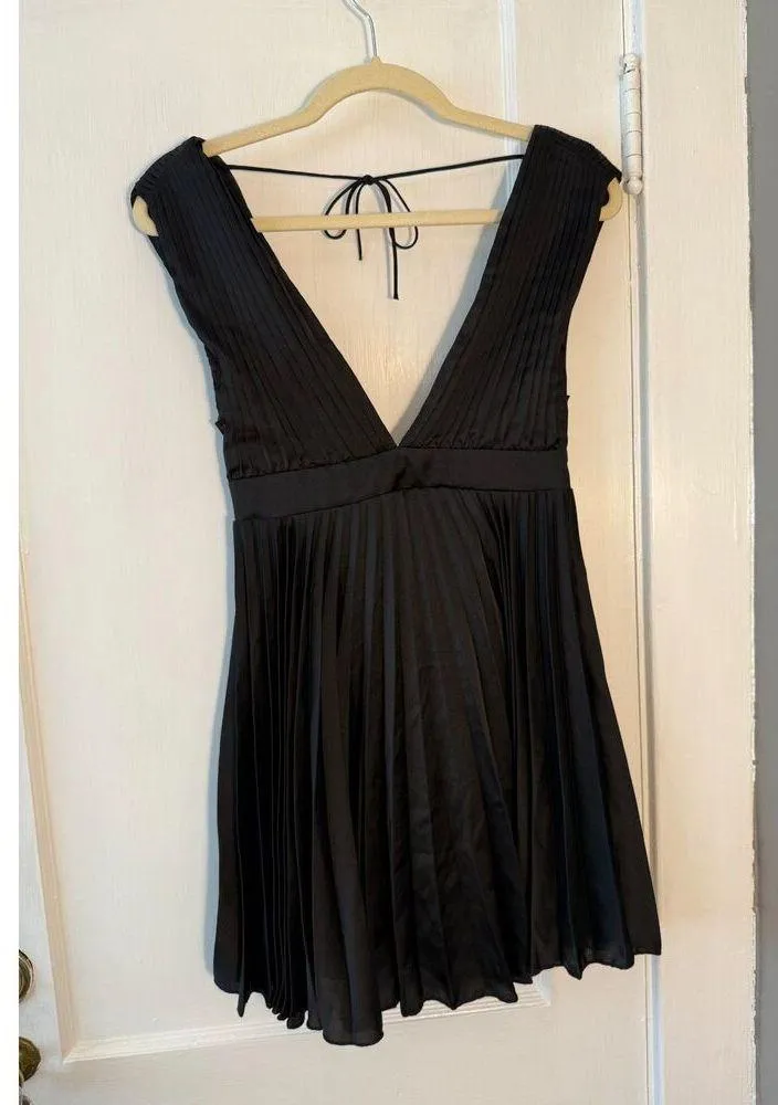 Abercrombie and Fitch Plunge Pleated Mini Dress Black Satin Sz XS Petite - Image 4