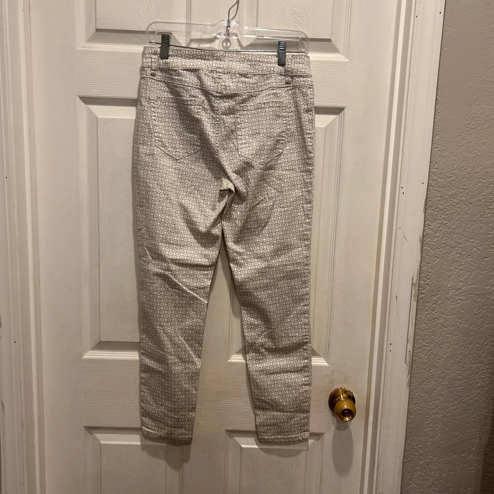 d. jeans Women's Size 6 Beige White Patterned Pants Casual Everyday Straight - Image 4