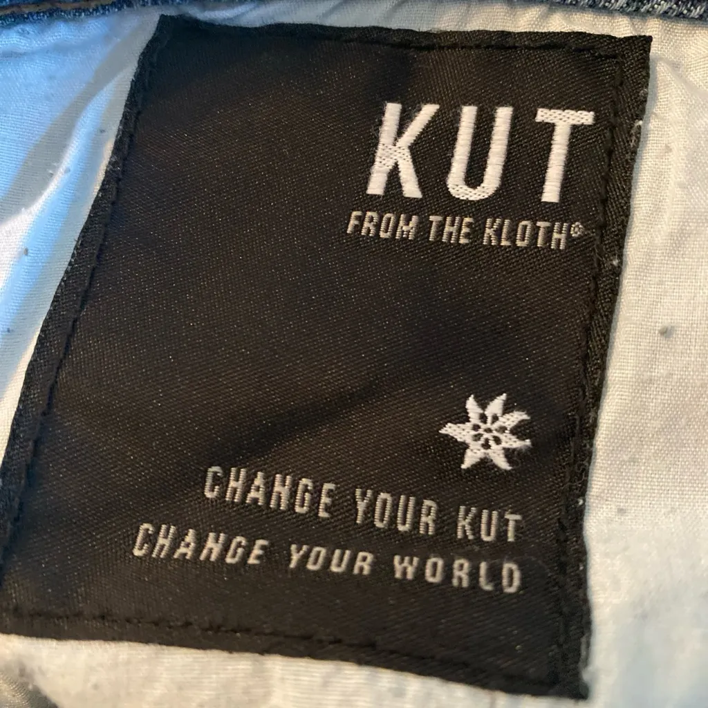 Kut from Kloth Reese ankle straight leg 12 Light Wash Raw Hem Frayed Distressed - Image 9