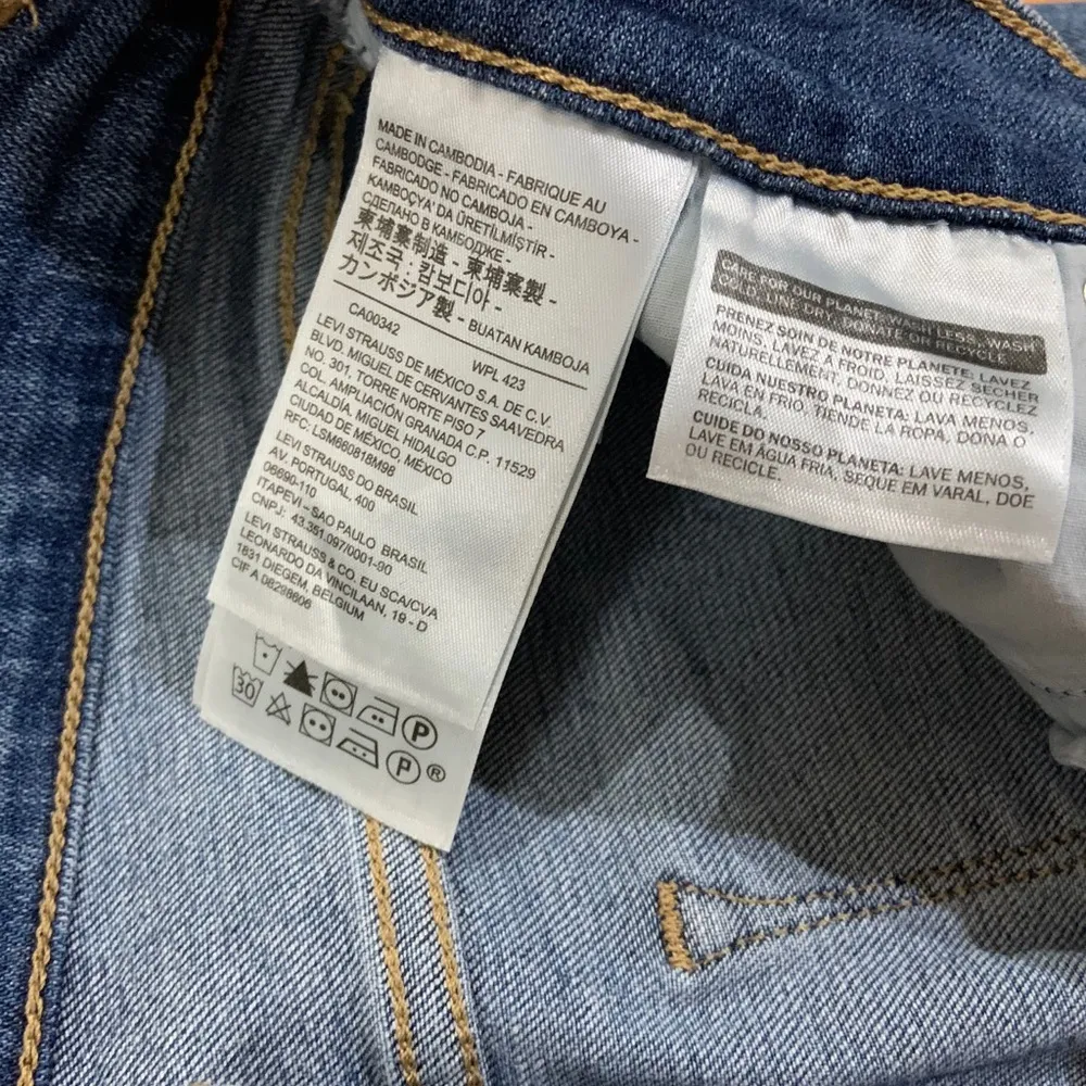 Levi's Women's 724 High Rise Straight Crop Jeans - Image 6