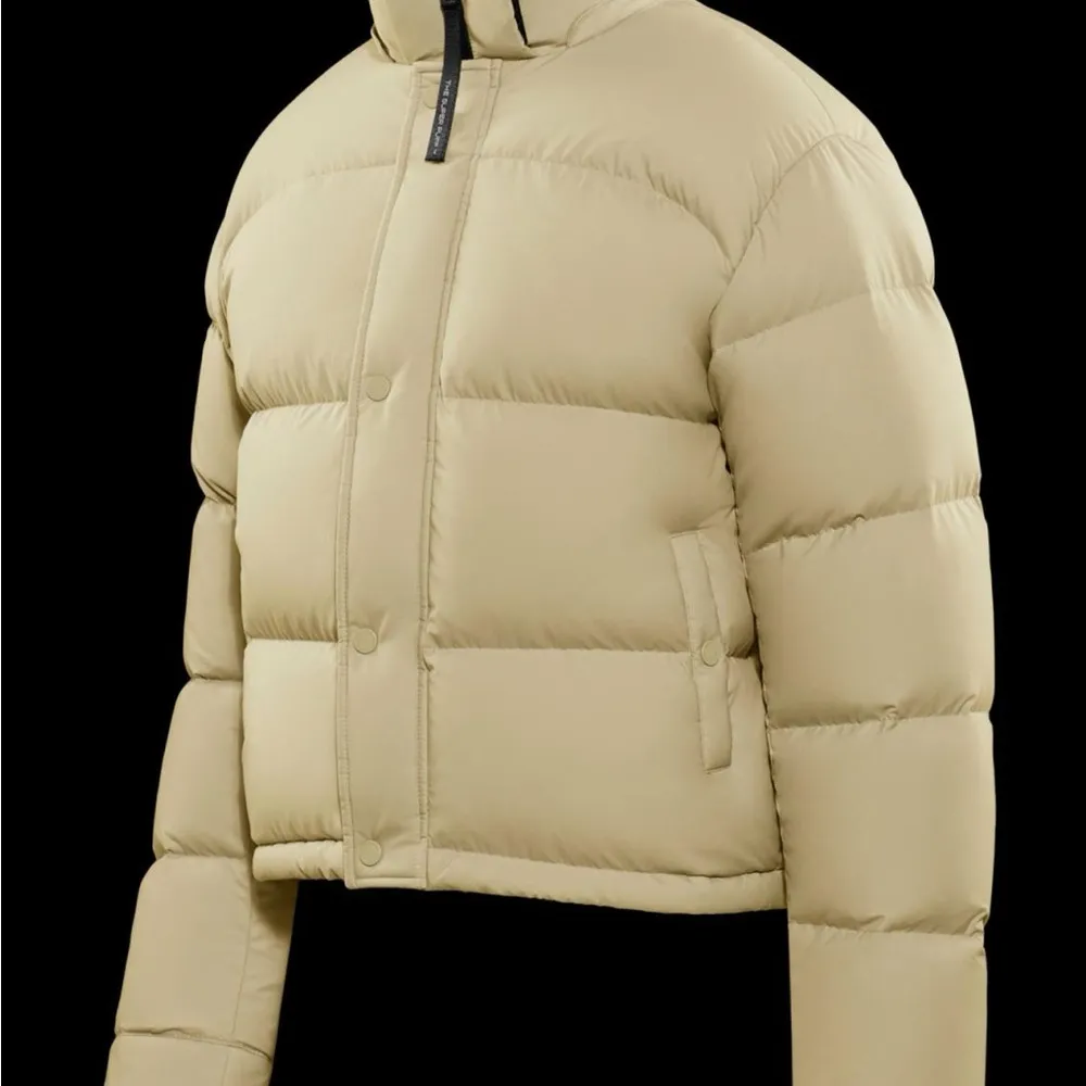 NWOT - Aritzia Super Puff Shorty in Light Yellow size small - Image 3