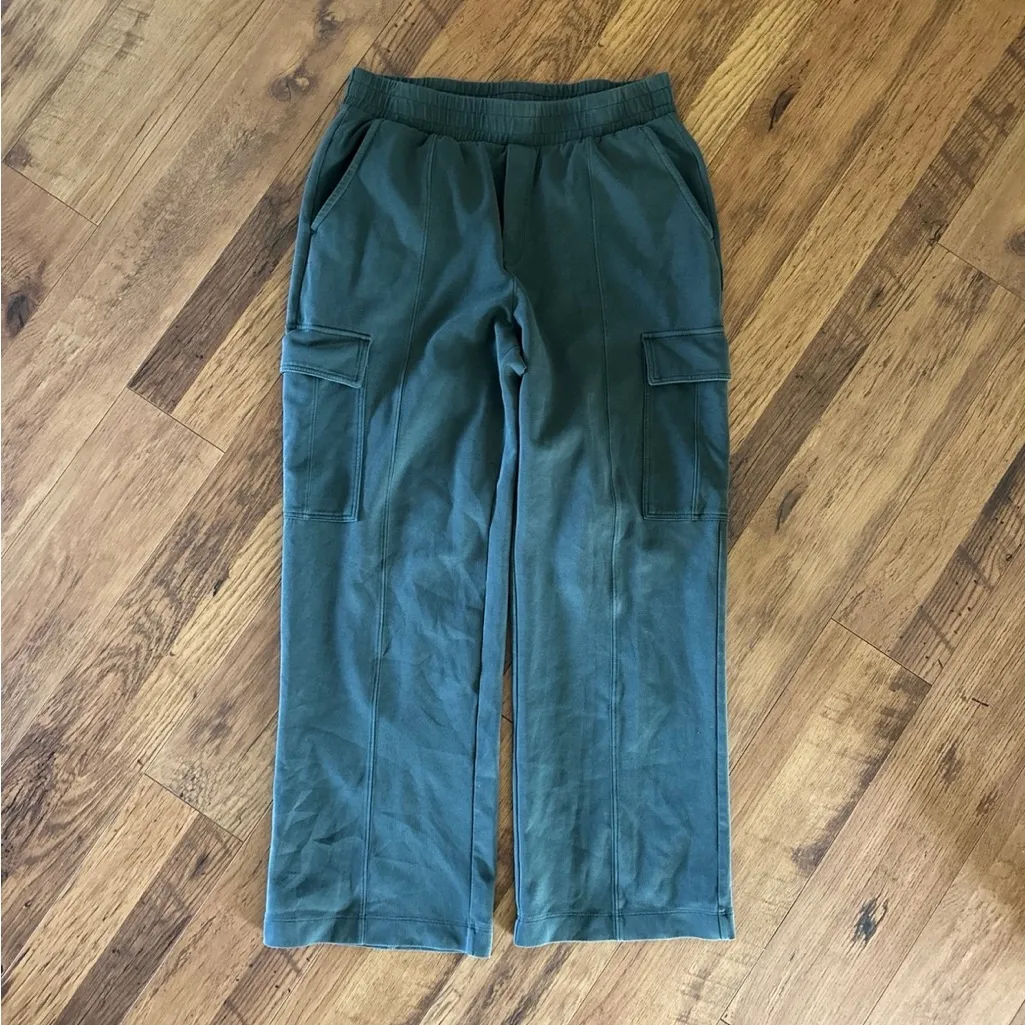 Old Navy Dynamic Fleece Cargo Pants - Image 4