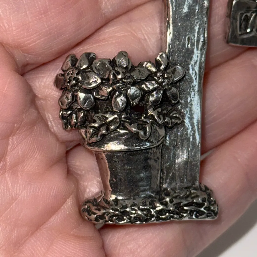 Sheridan Pewter Garden Post w Welcome Sign & Flower Pot Brooch Pin Silver - Image 3
