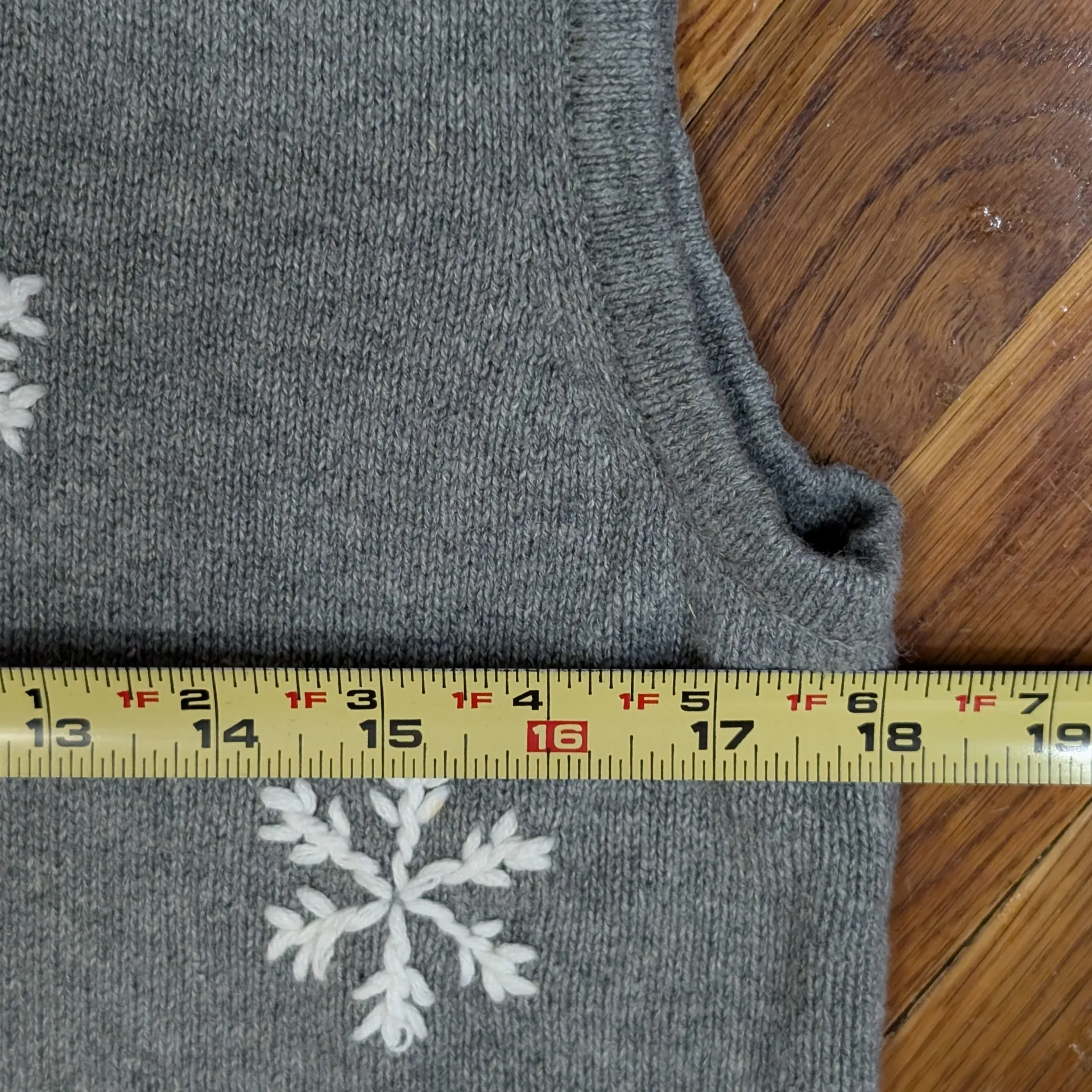 Southern Lady Sweater Vest Women Sz S Christmas / Winter Penguin embroidered Gray - Image 5