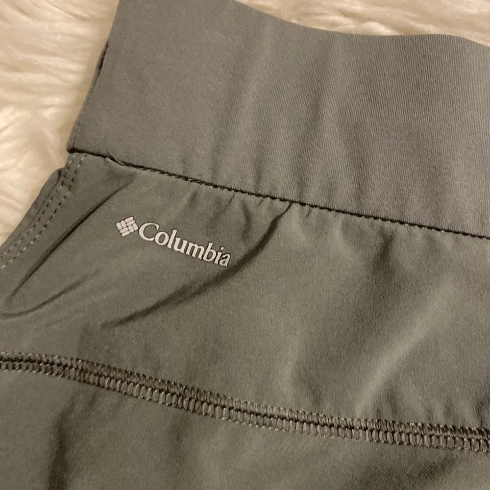 Columbia Shorts size L excellent condition - Image 4