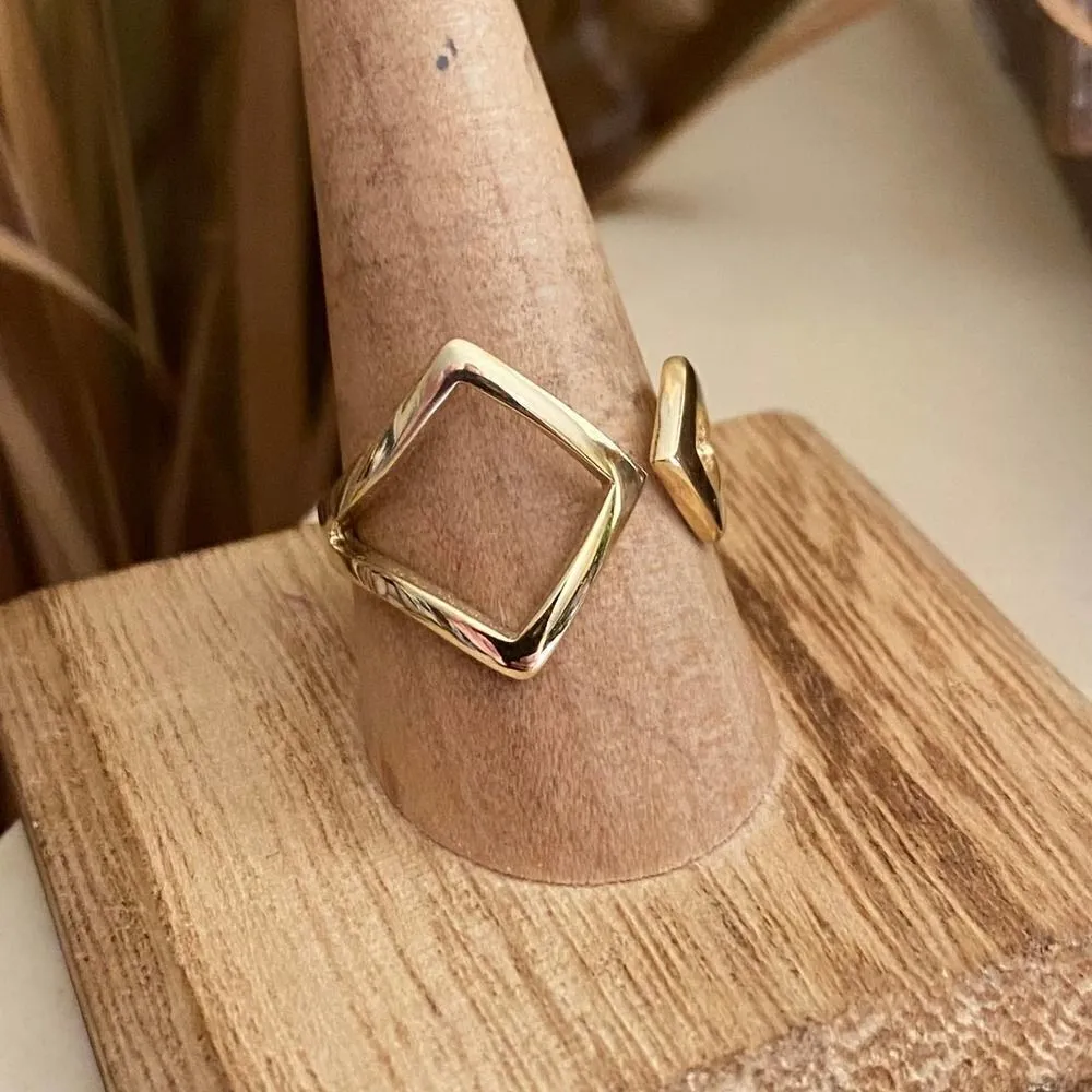 IP Gold Stainless Steel Art Deco Ring Size 8,10 Gold - Image 6