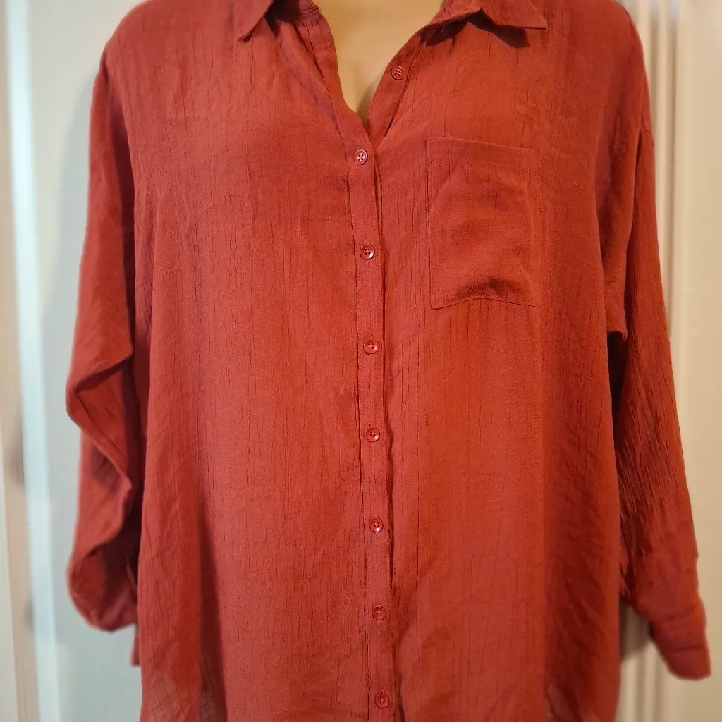 Torrid Sz 2 Women's Red Button-Up Blouse - Image 6