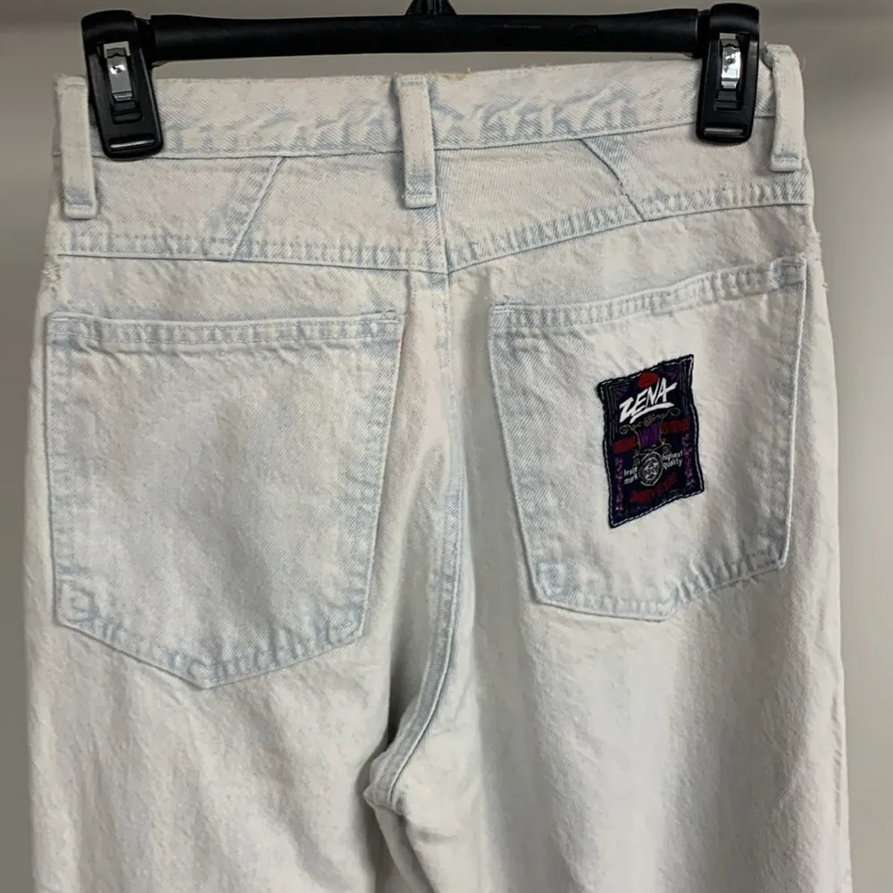 Vintage Zena Acid-Washed High-Waisted Distressed Jeans Size 27 - Image 7