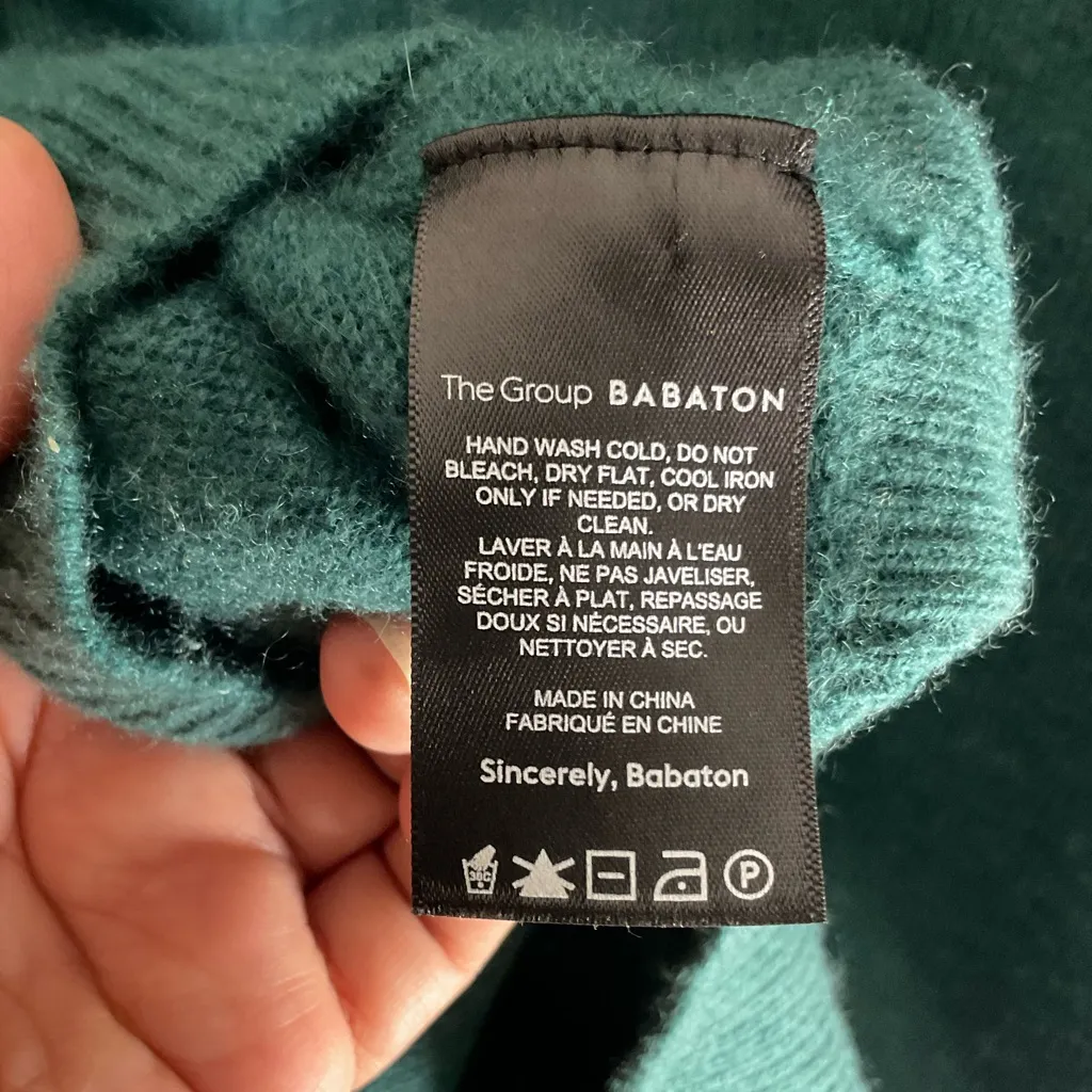 Babaton Sweater Cardigan women’s
Green Cashmere Long Sleeve Knit size S - Image 6